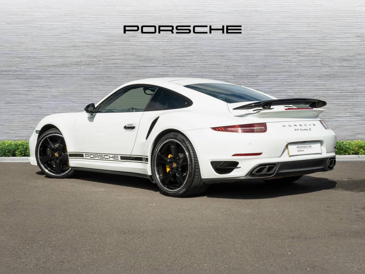 Porsche 911 view 3