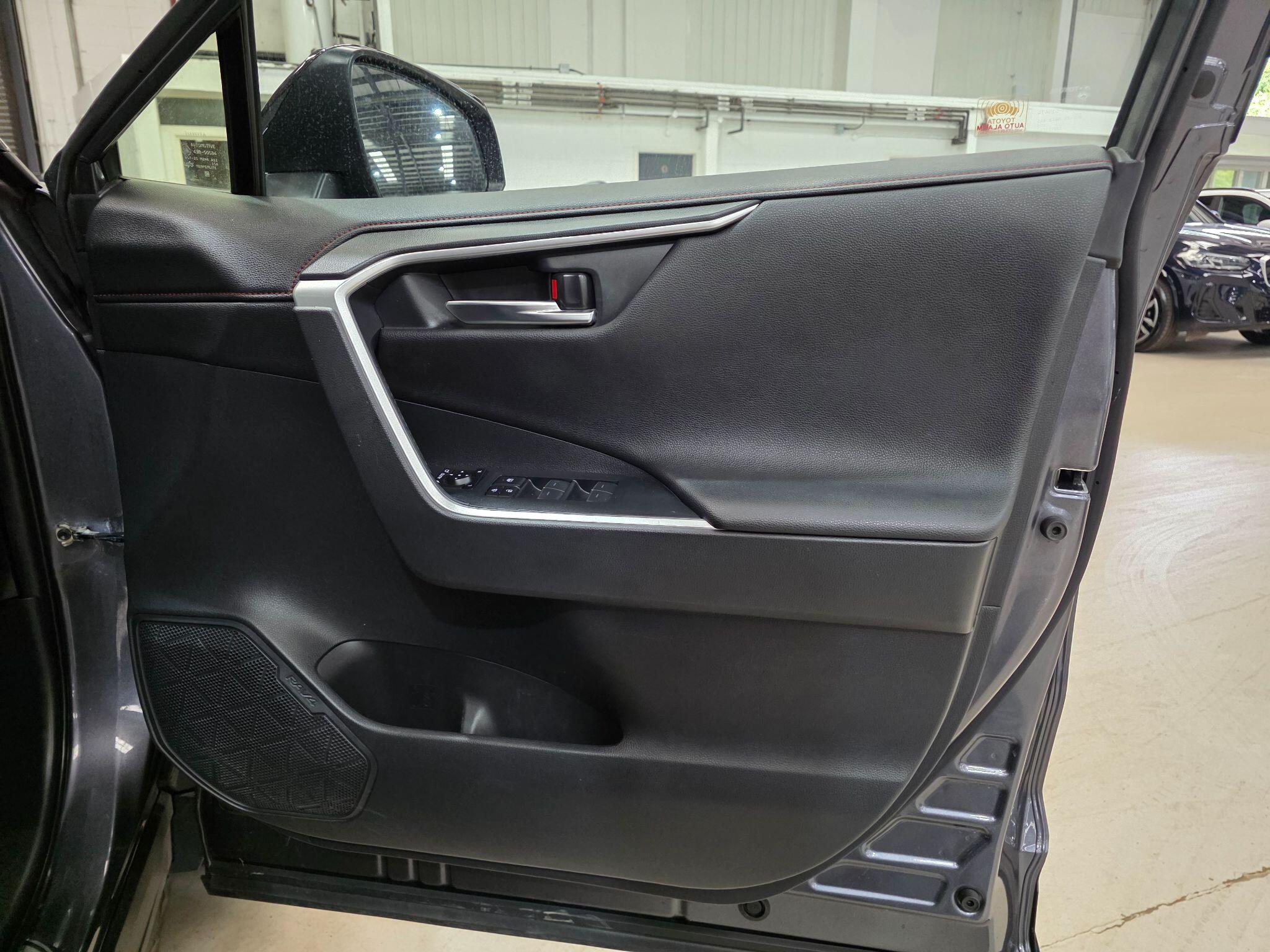 Toyota RAV4 view 13