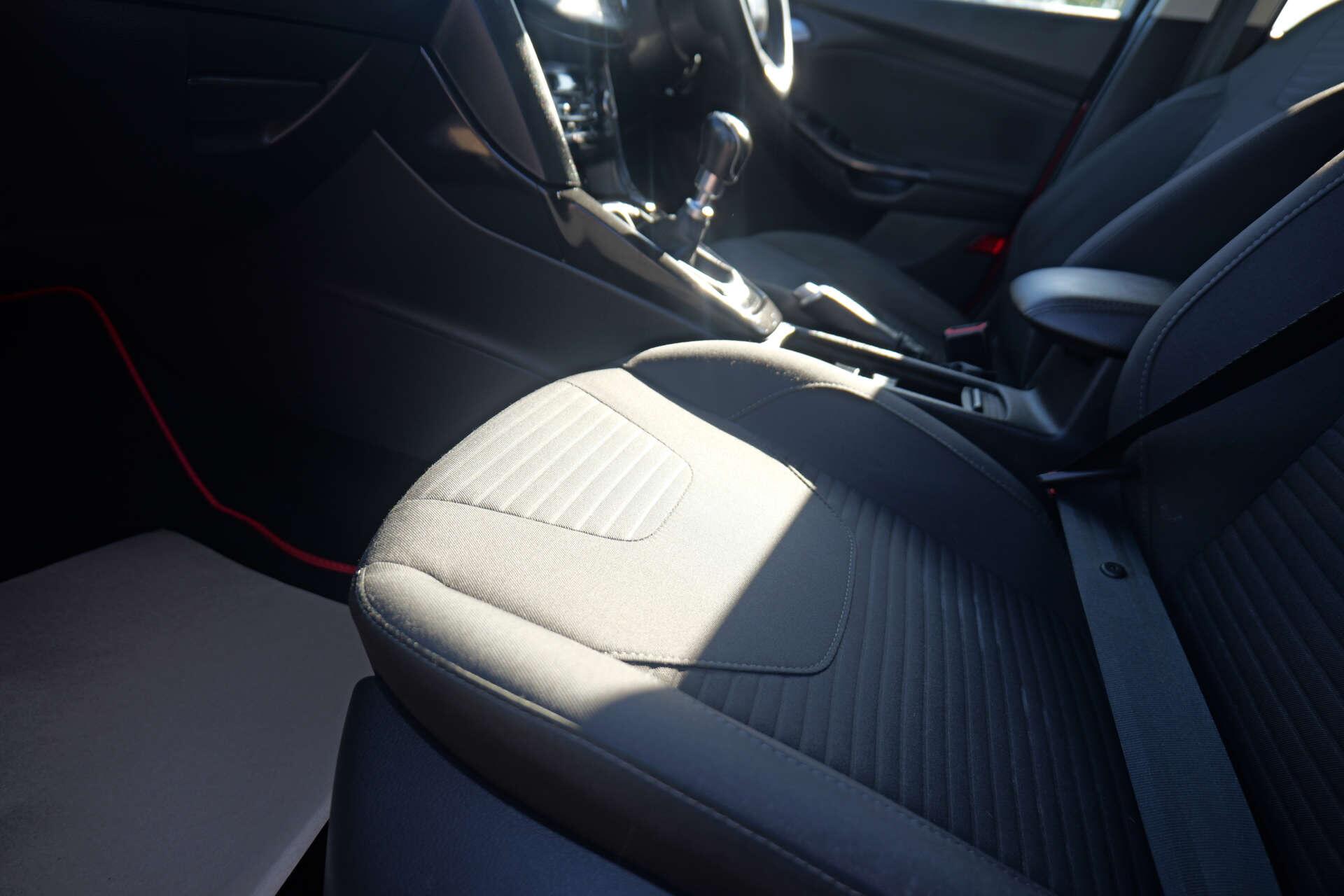 Ford Focus view 45