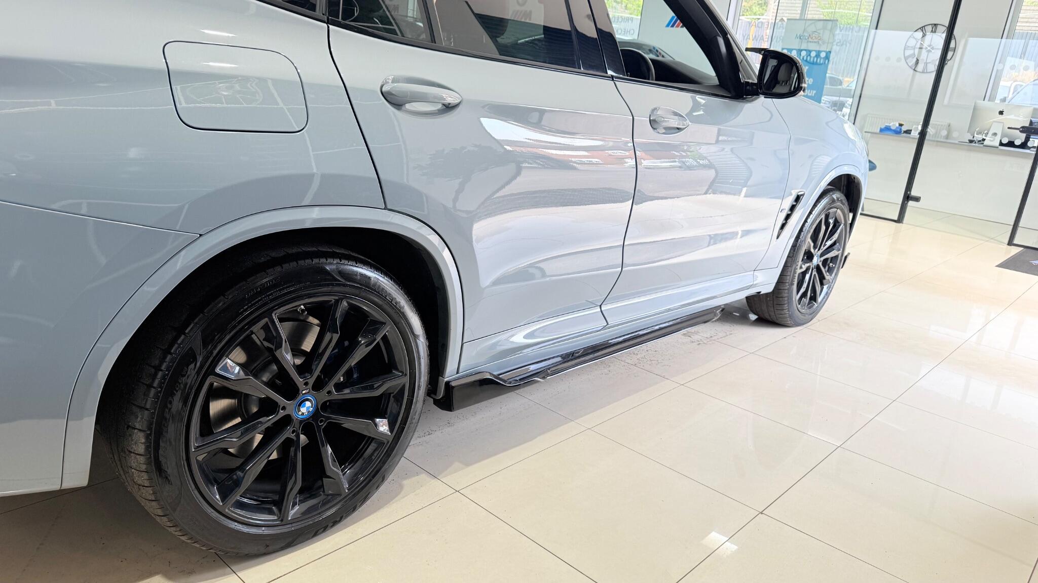 BMW X3 view 8