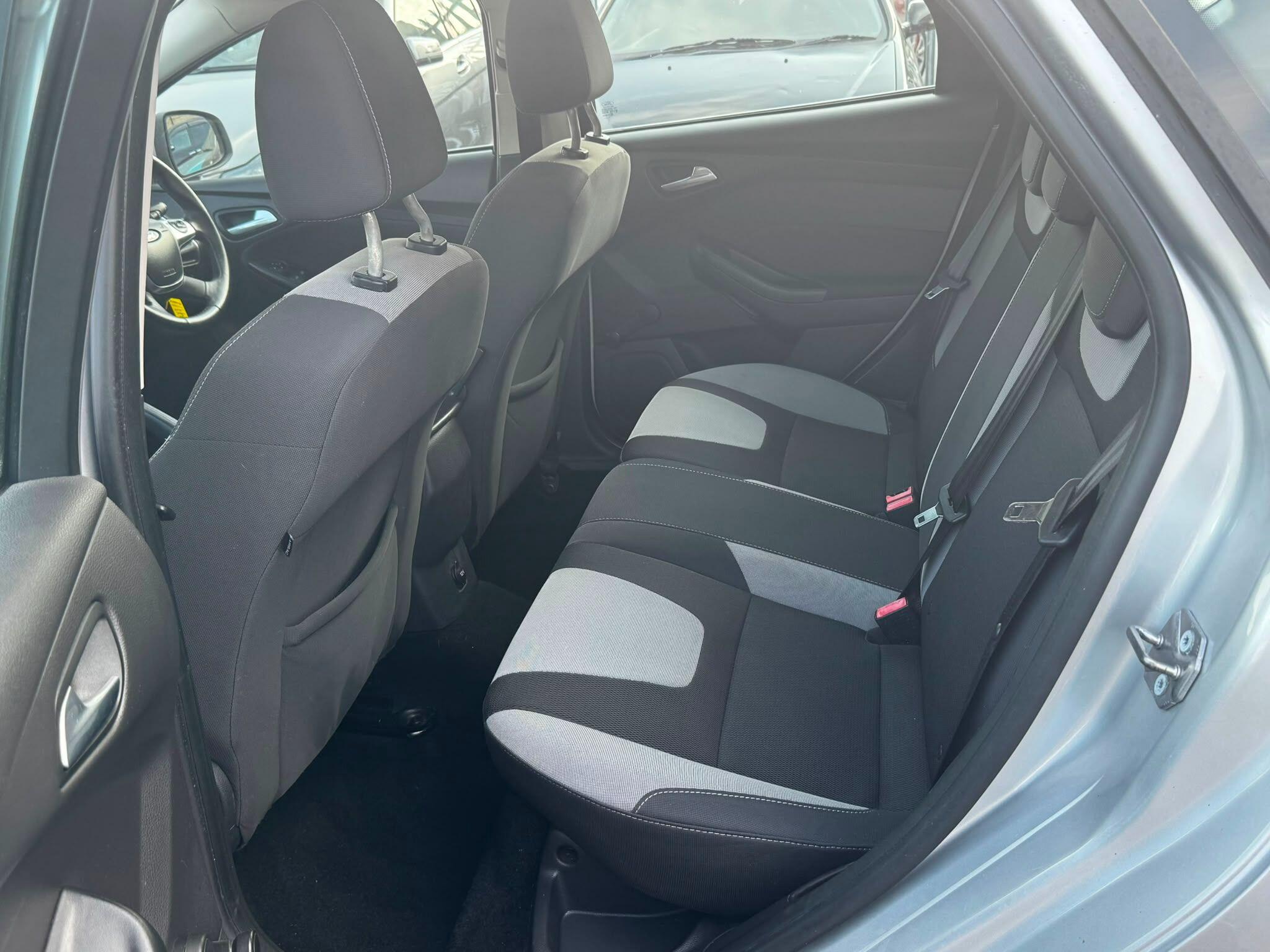 Ford Focus view 40