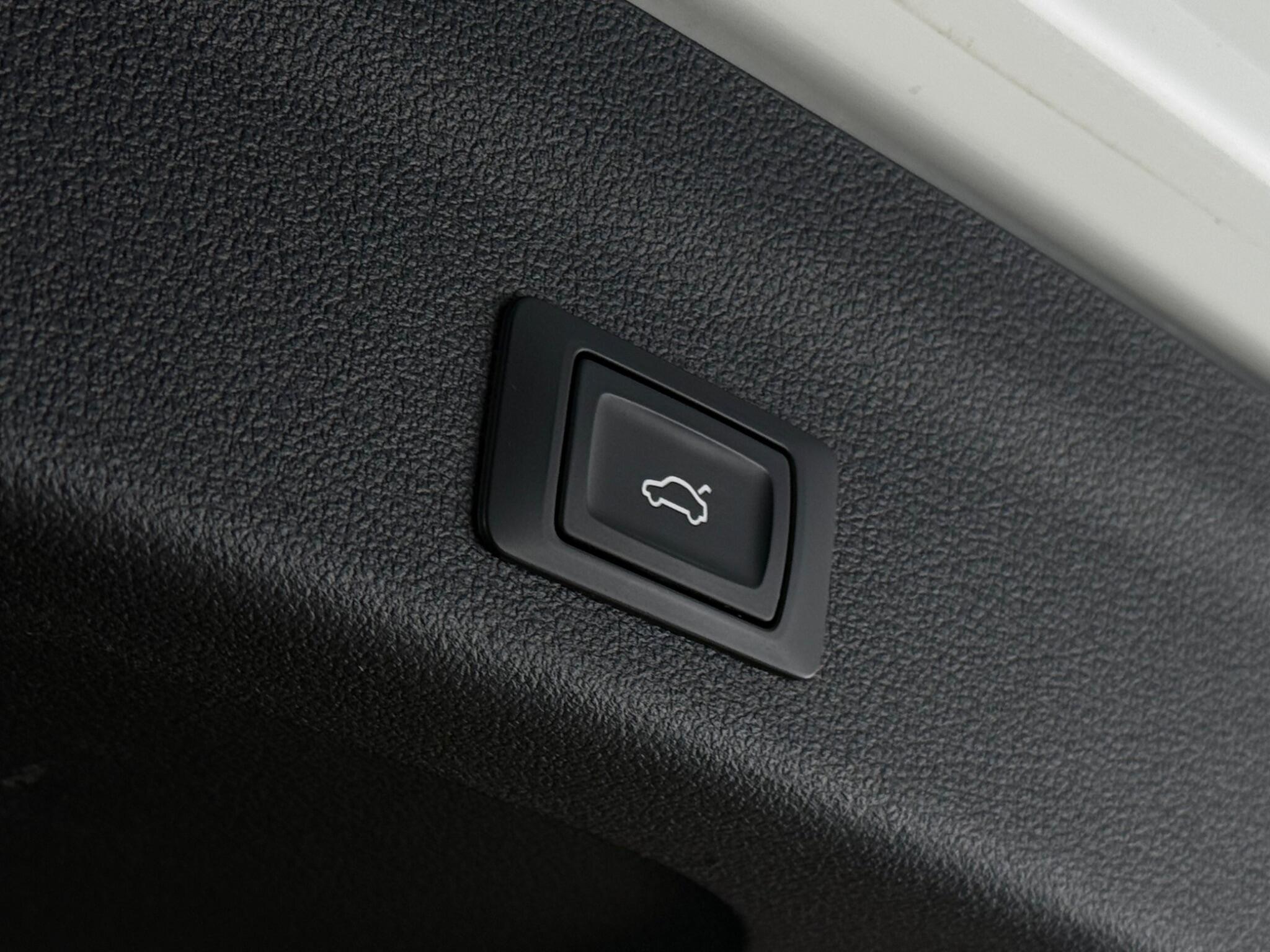 Audi A6 view 10