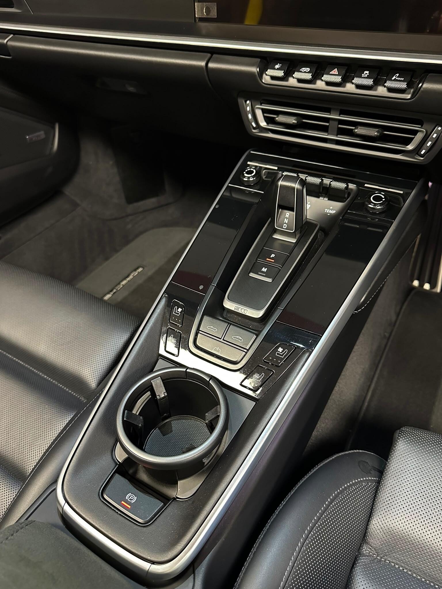 Porsche 911 view 10