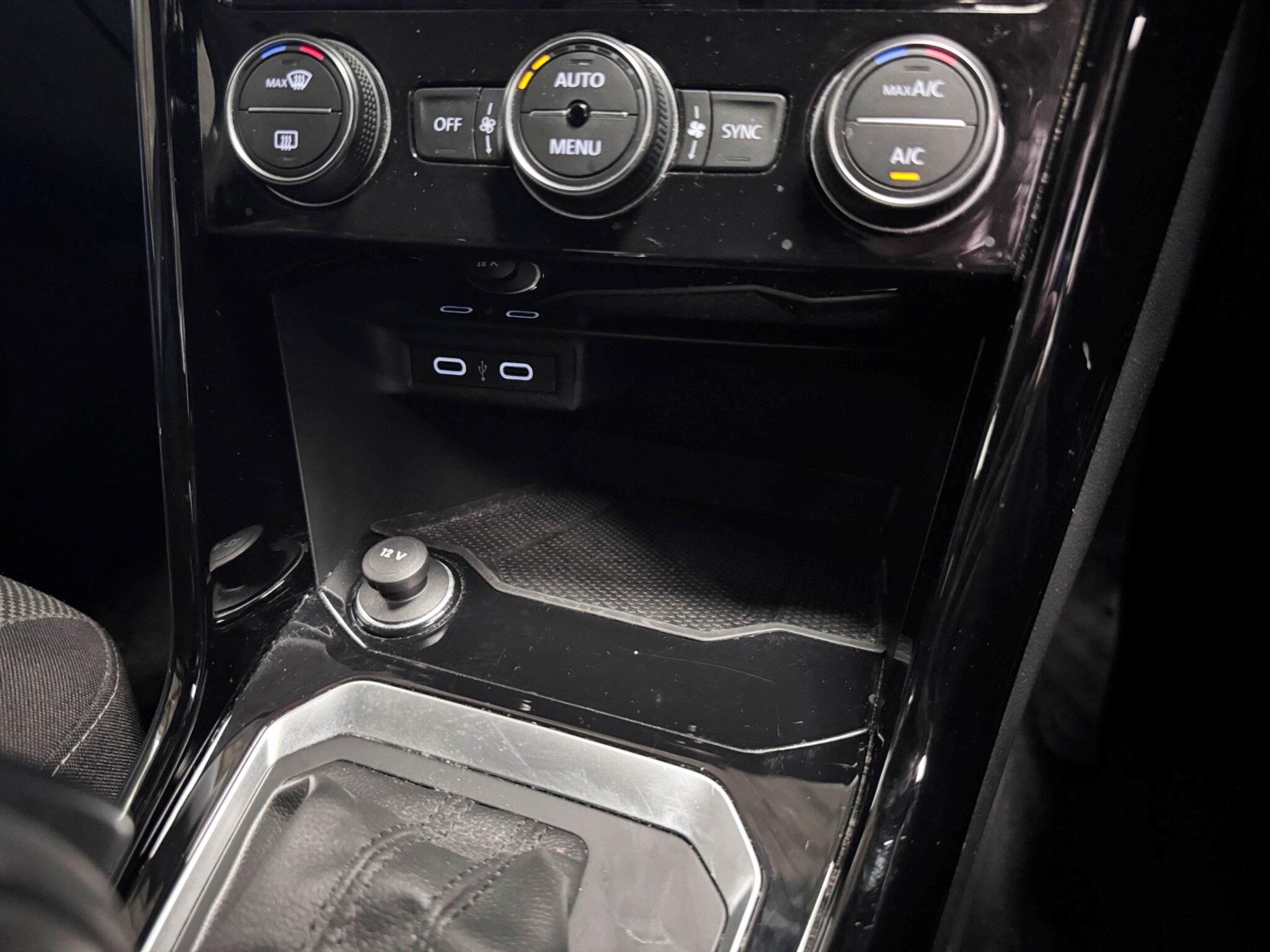 Volkswagen T-Roc view 29