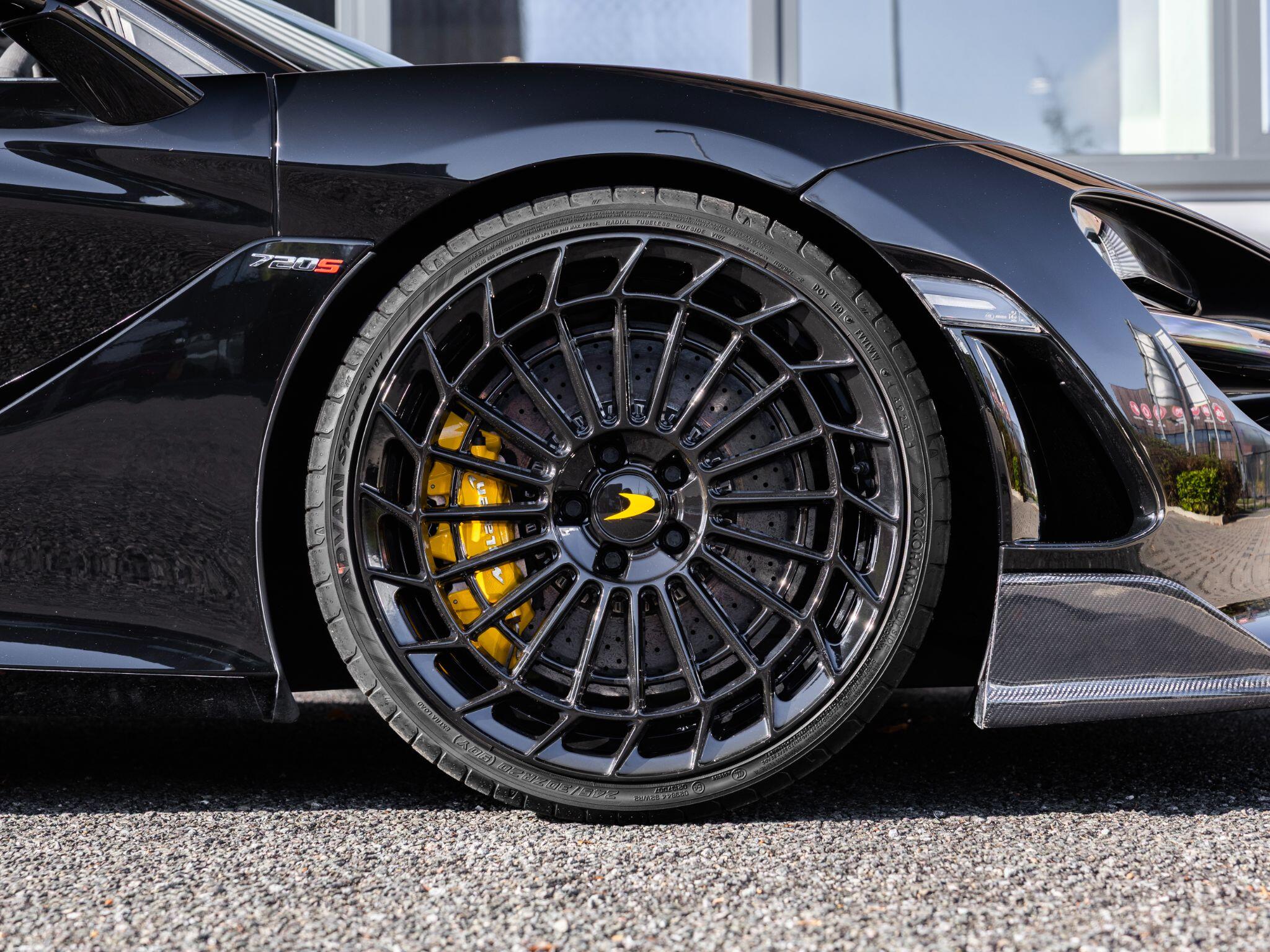 Mclaren 720s view 10