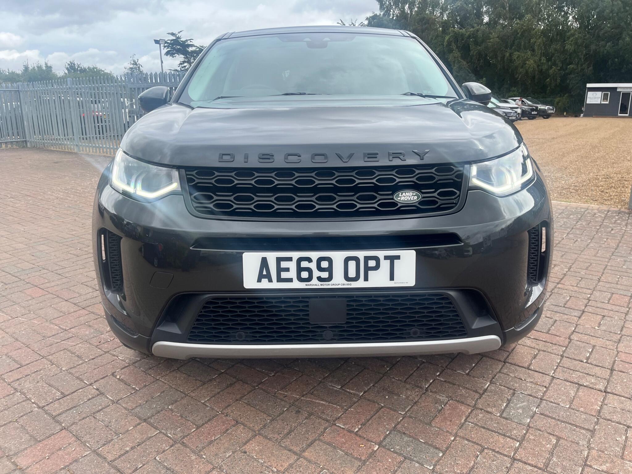 Land Rover Discovery Sport view 3