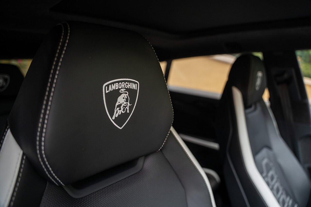 Lamborghini Urus view 48
