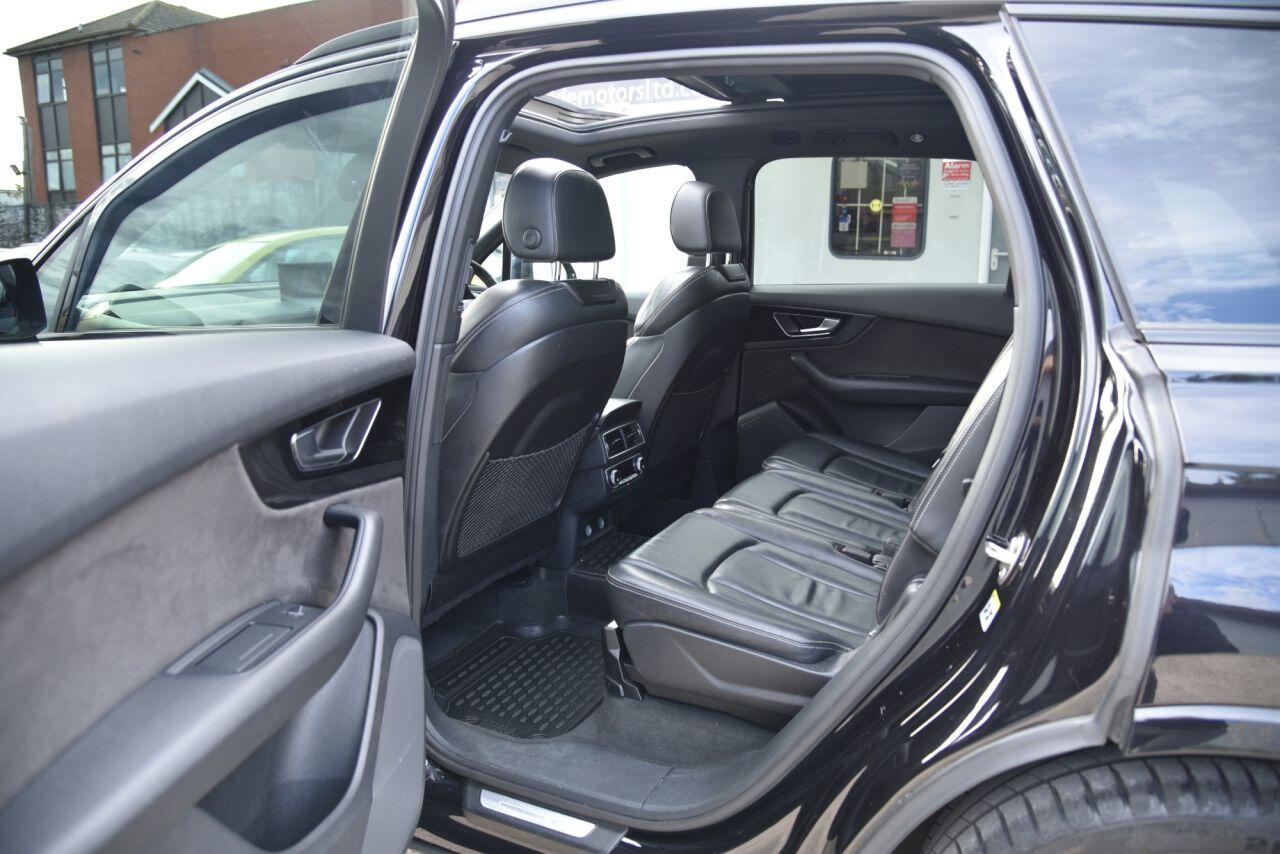 Audi Q7 view 26