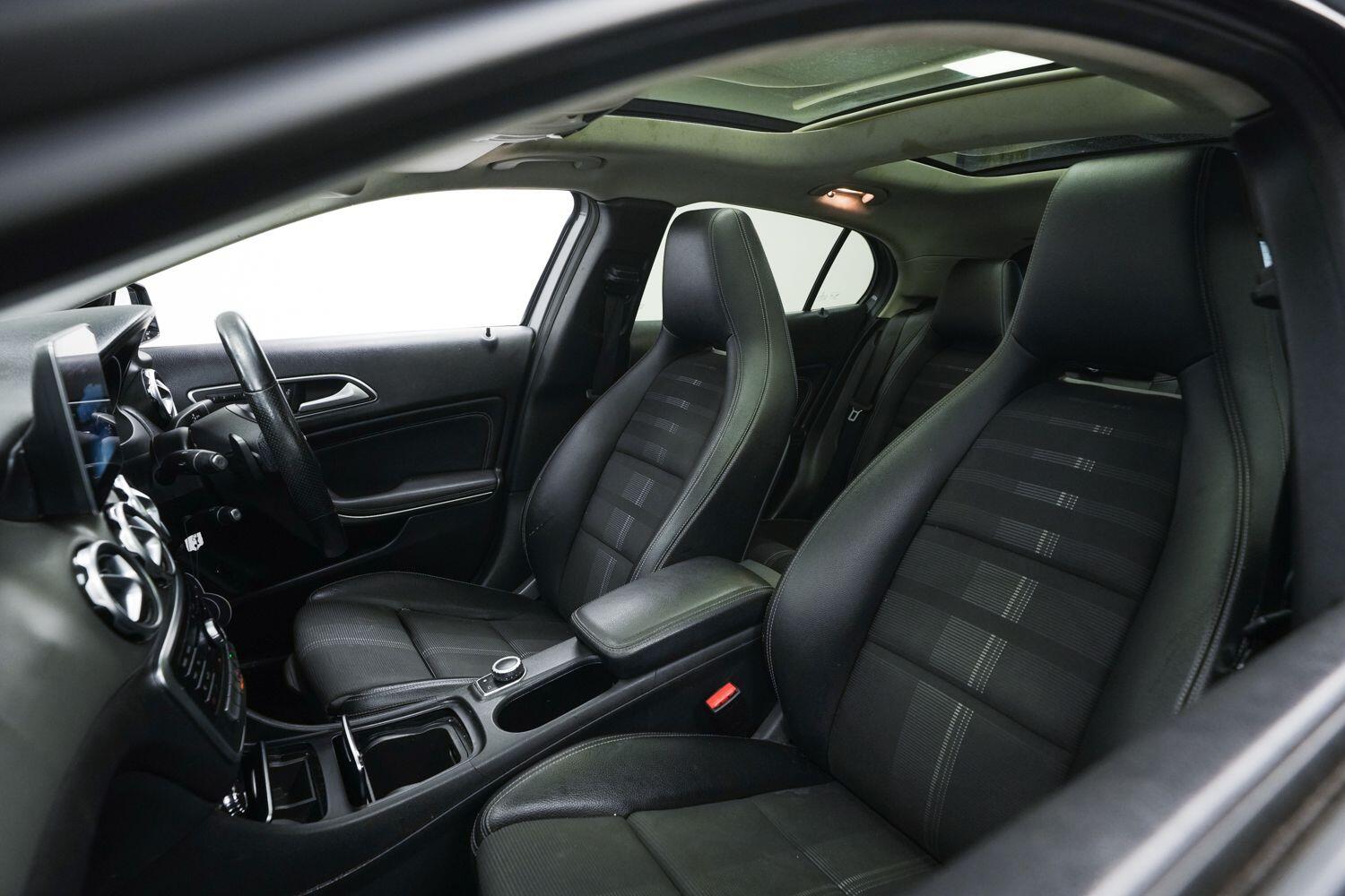 Mercedes-Benz Gla view 25
