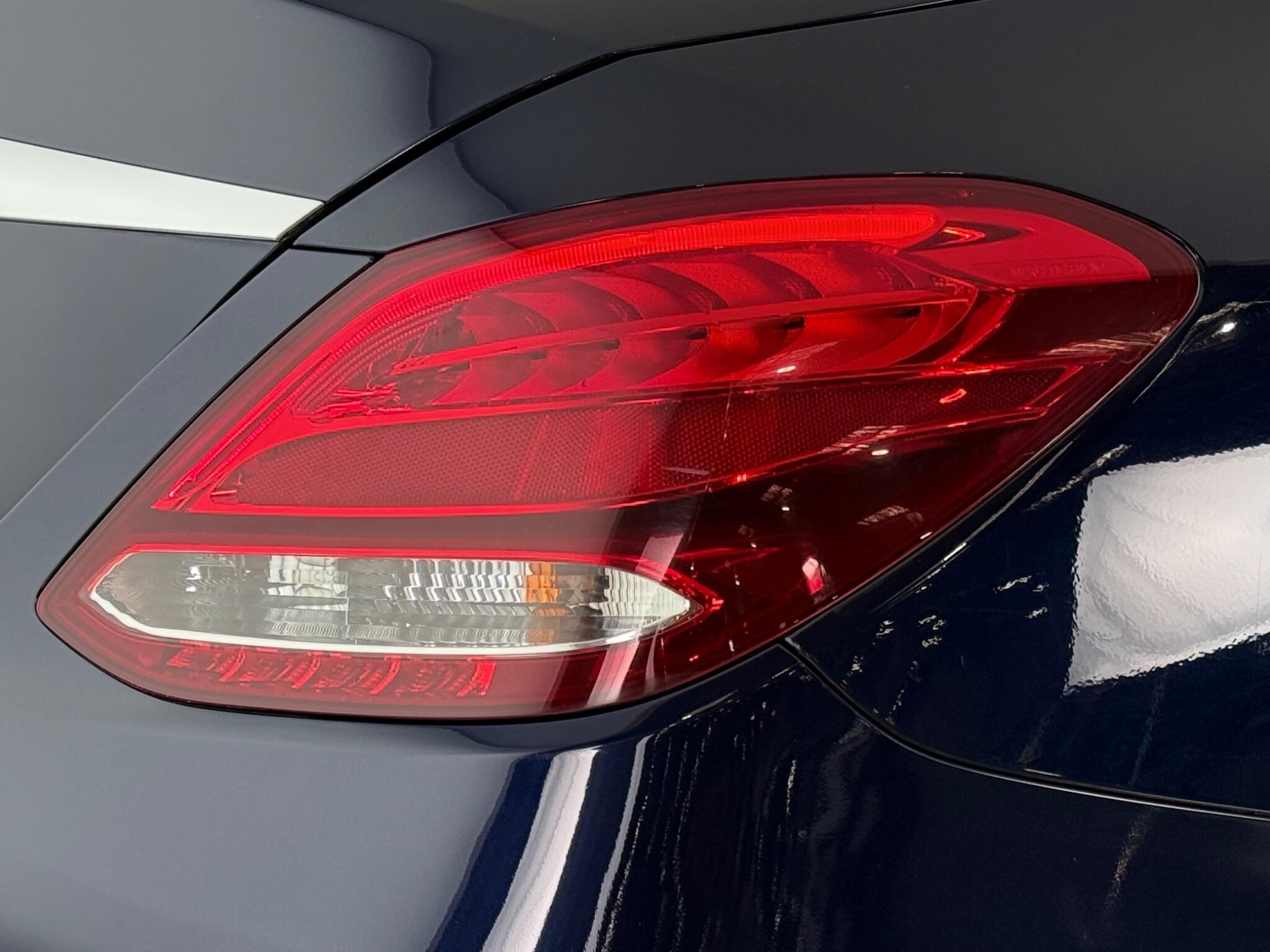Mercedes-Benz C-Class view 9
