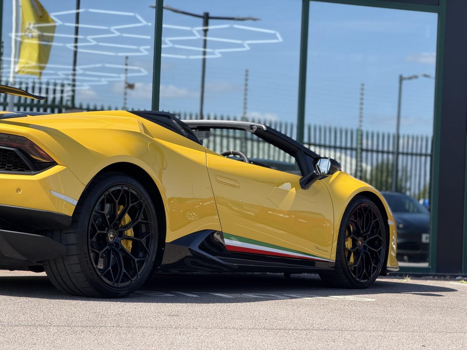 Lamborghini Huracan view 41