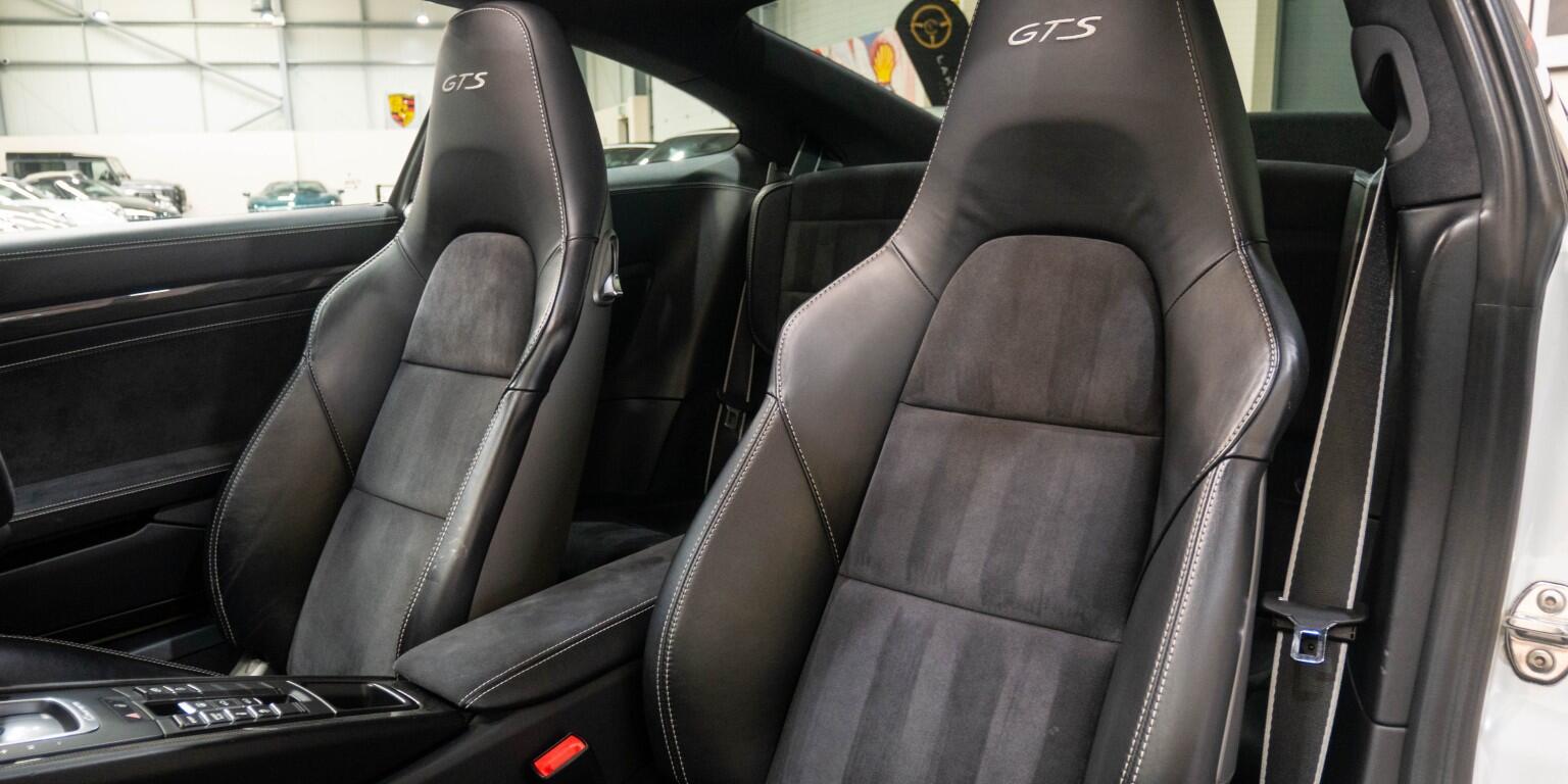 Porsche 911 view 19