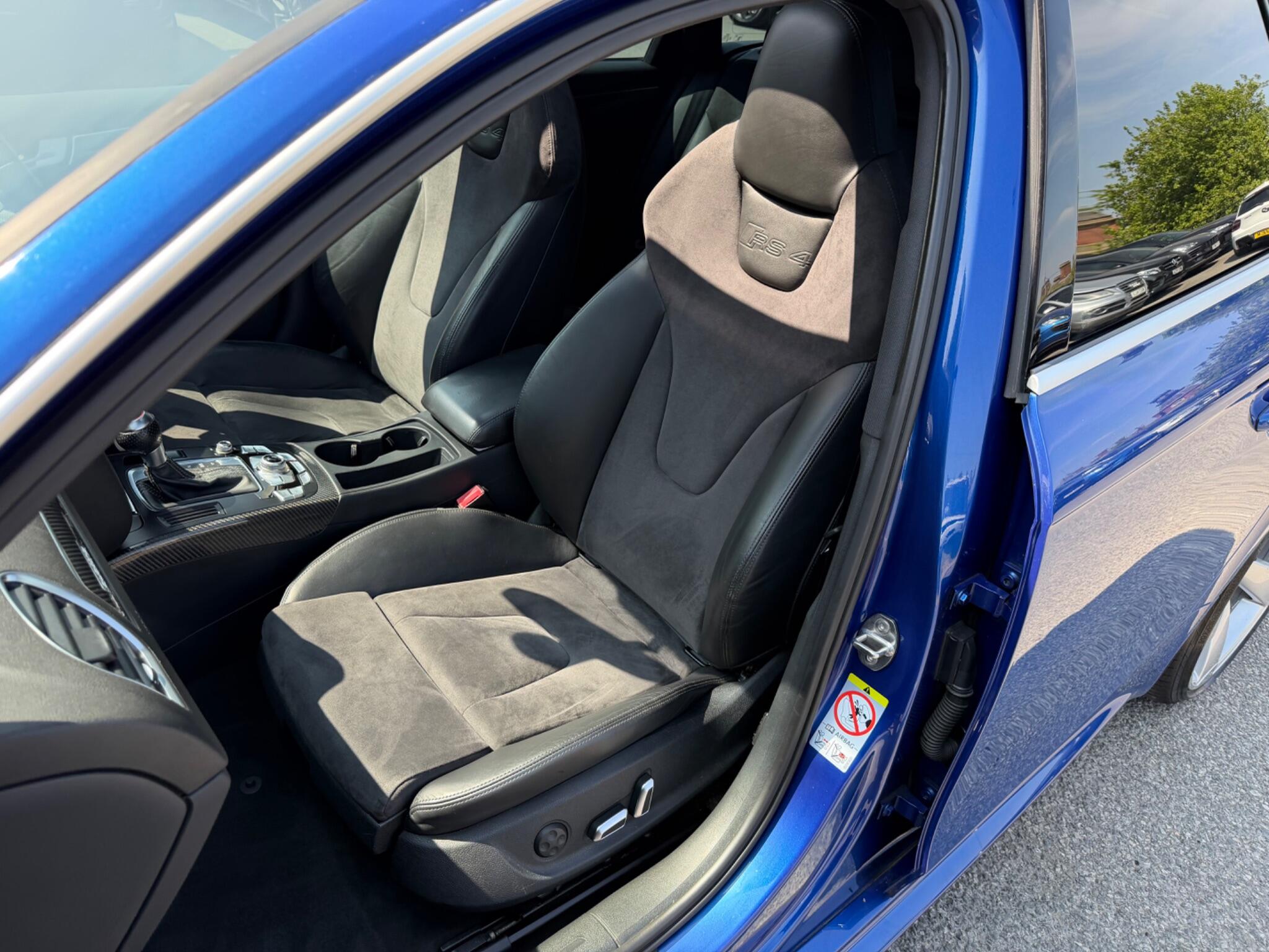 Audi RS4 view 19