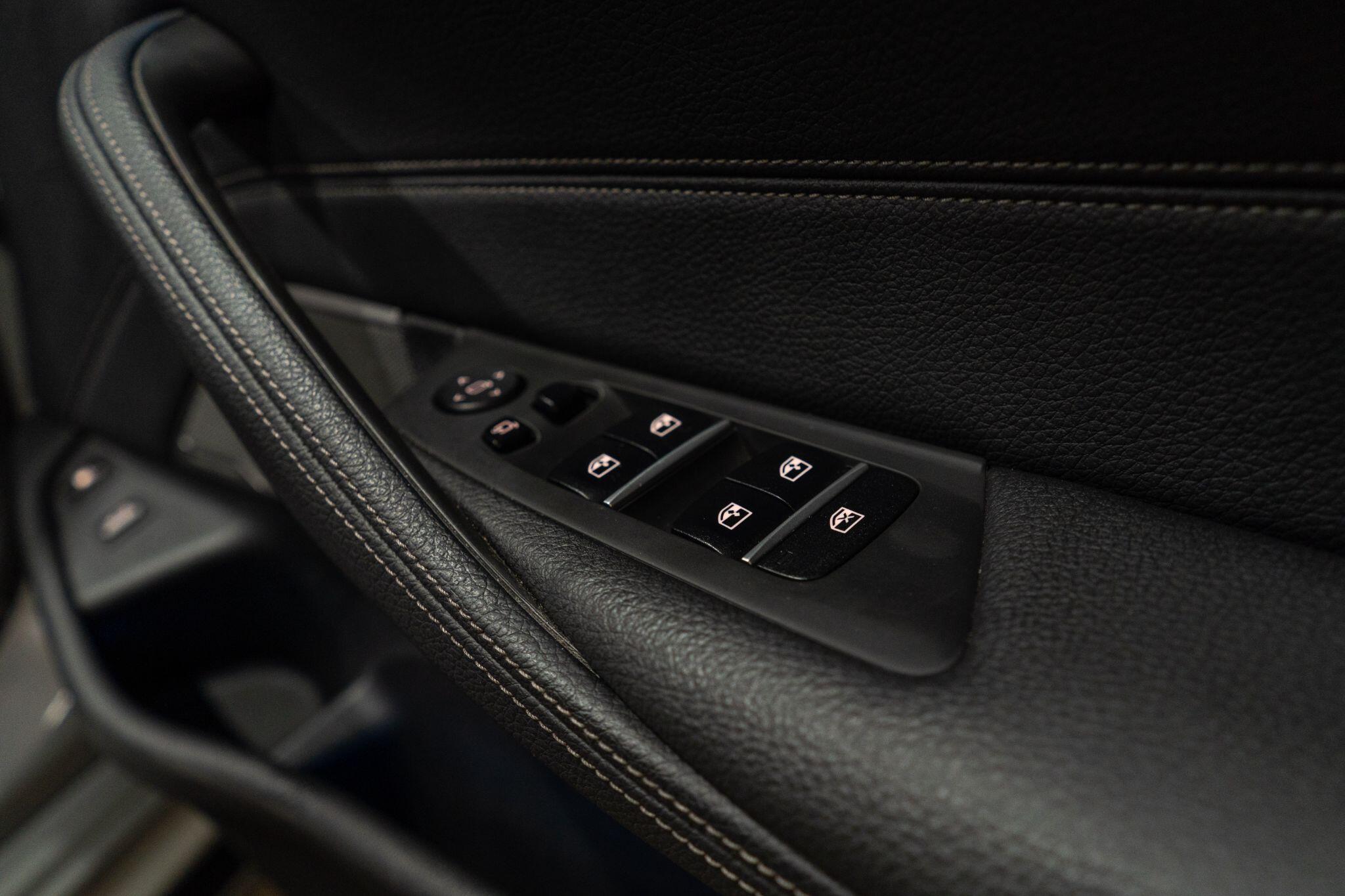 BMW 5 Series view 18