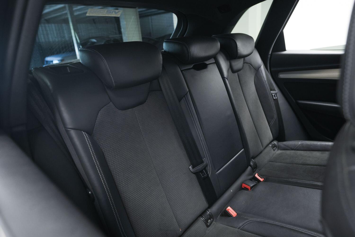 Audi Q5 view 11