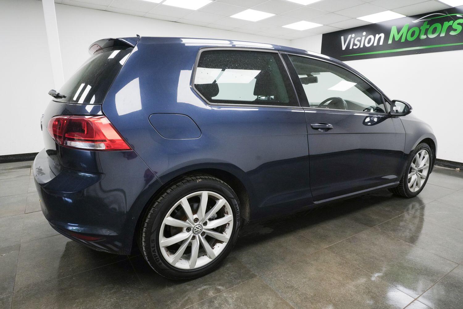 Volkswagen Golf view 4