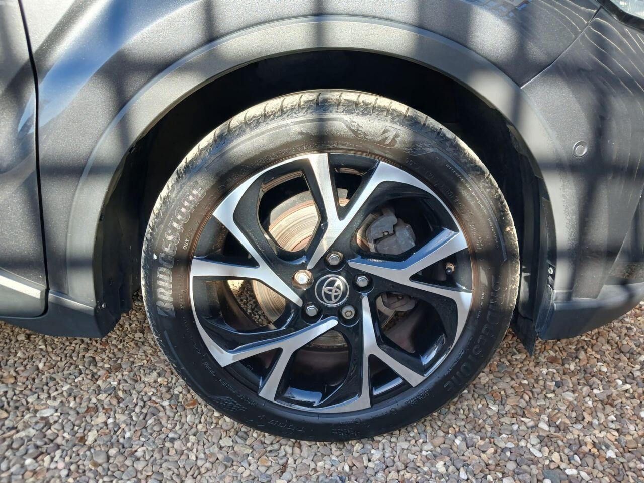Toyota C-HR view 36