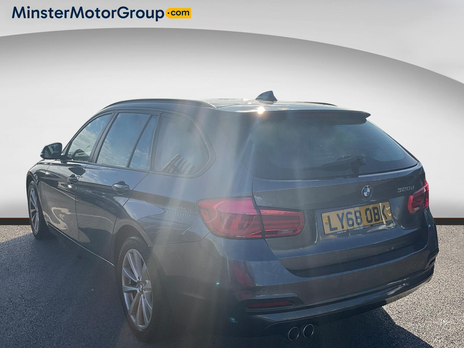 BMW 3 Series view 4