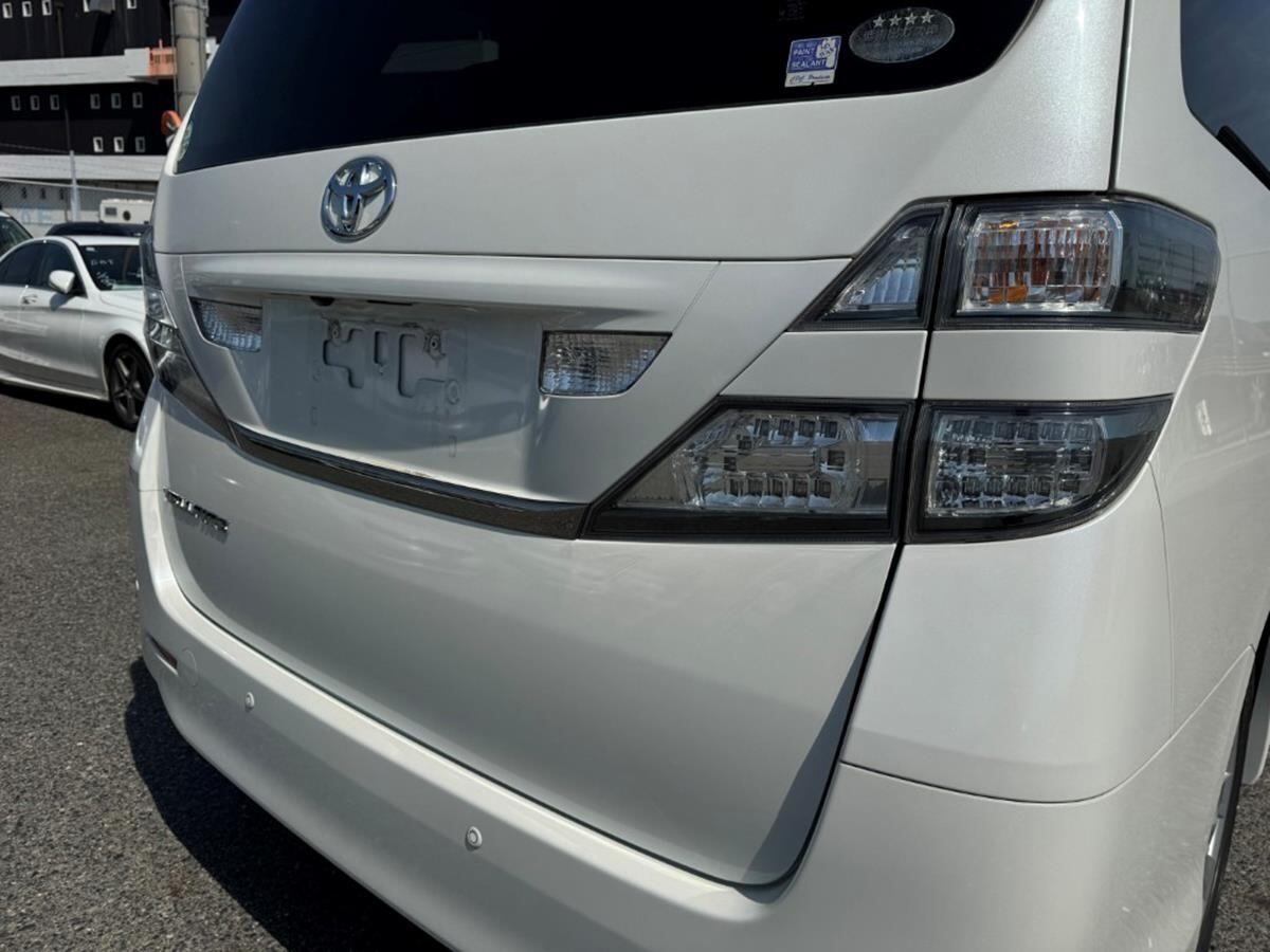 Toyota Vellfire view 23