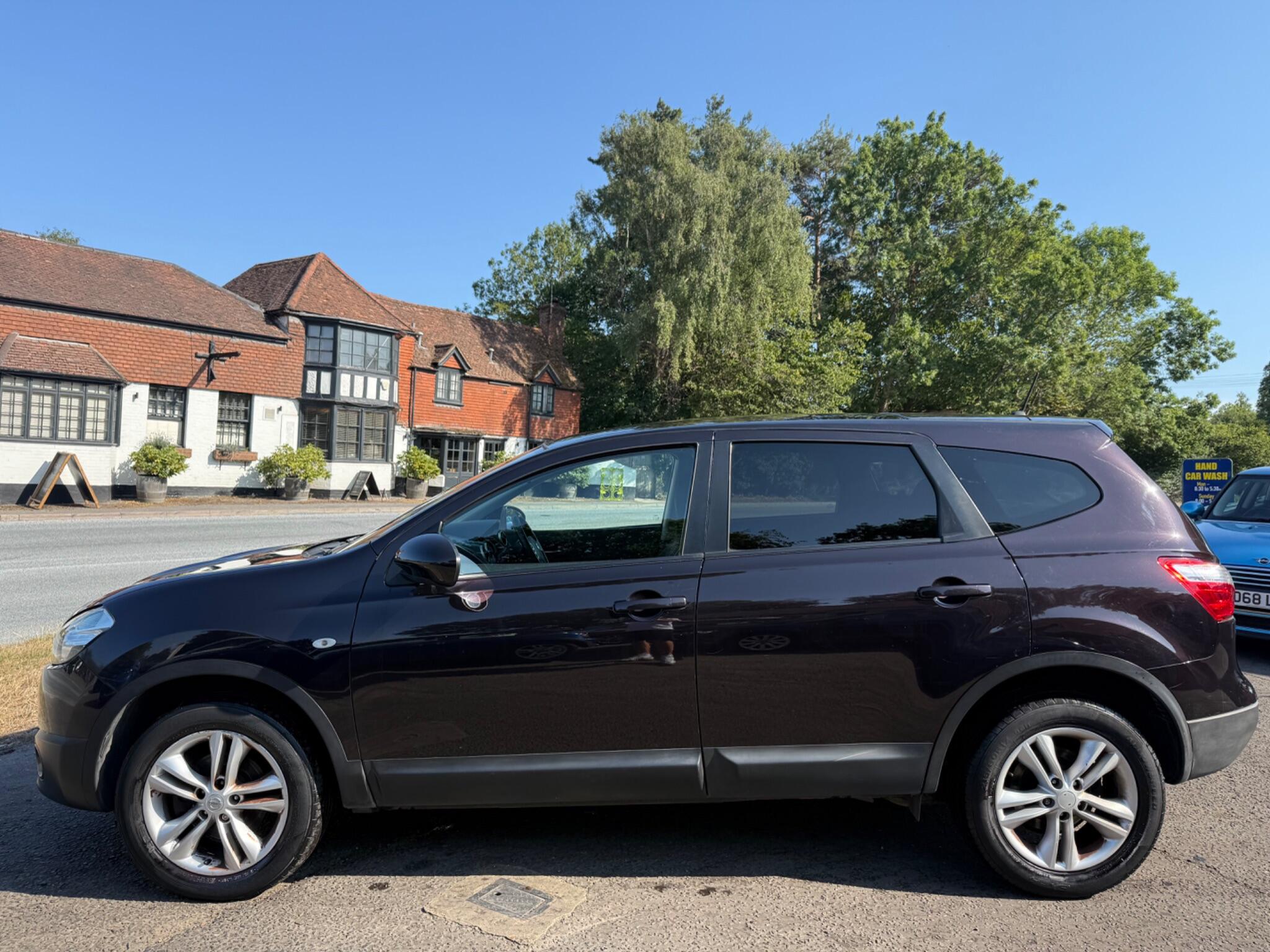 Nissan Qashqai+2 view 9