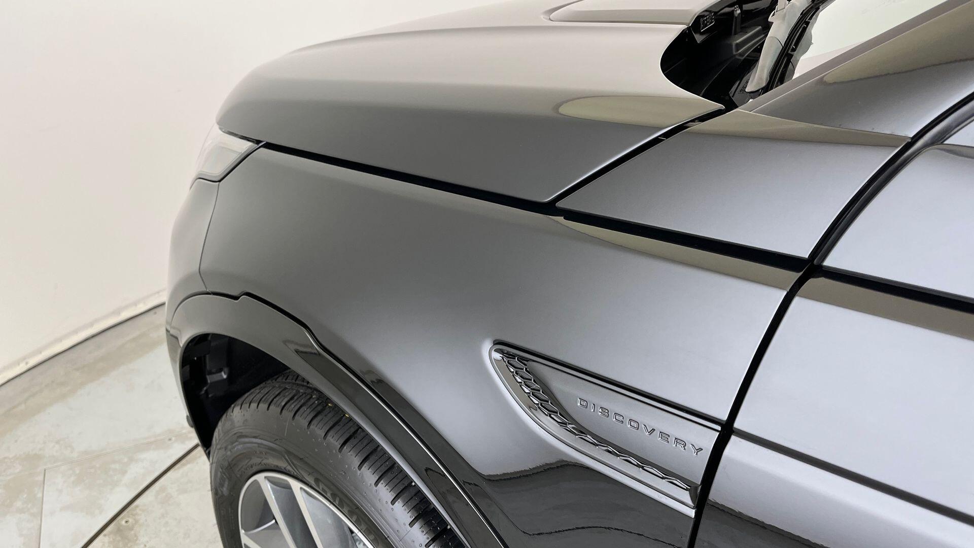 Land Rover Discovery Sport view 23
