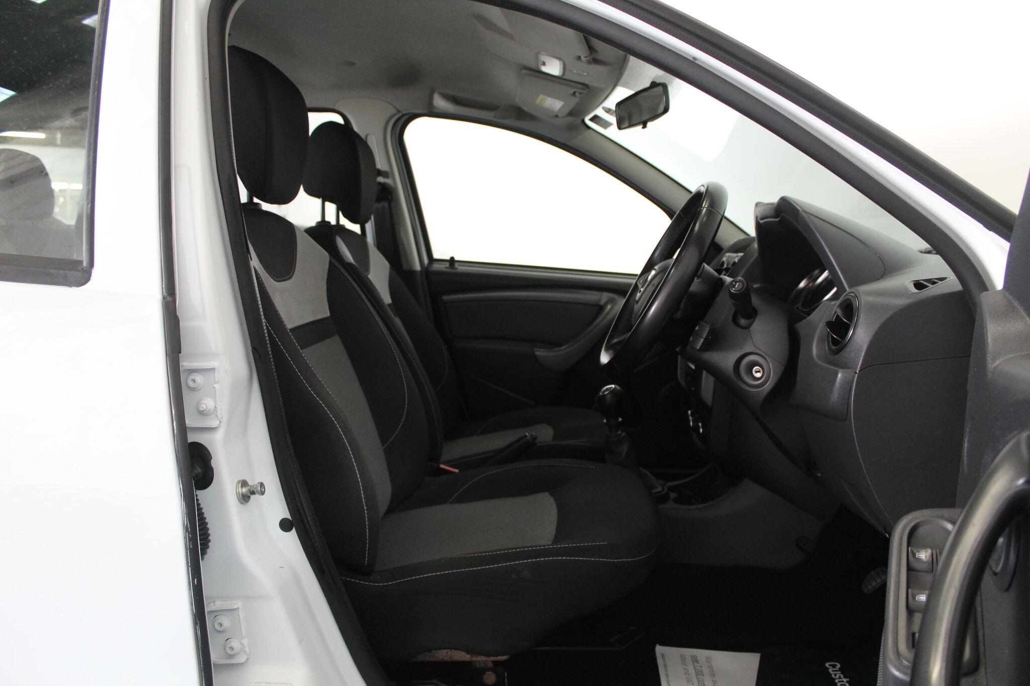 Dacia Duster view 30