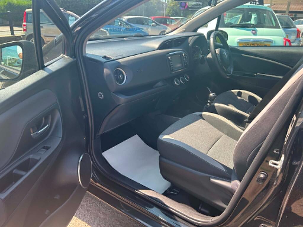 Toyota Yaris view 16