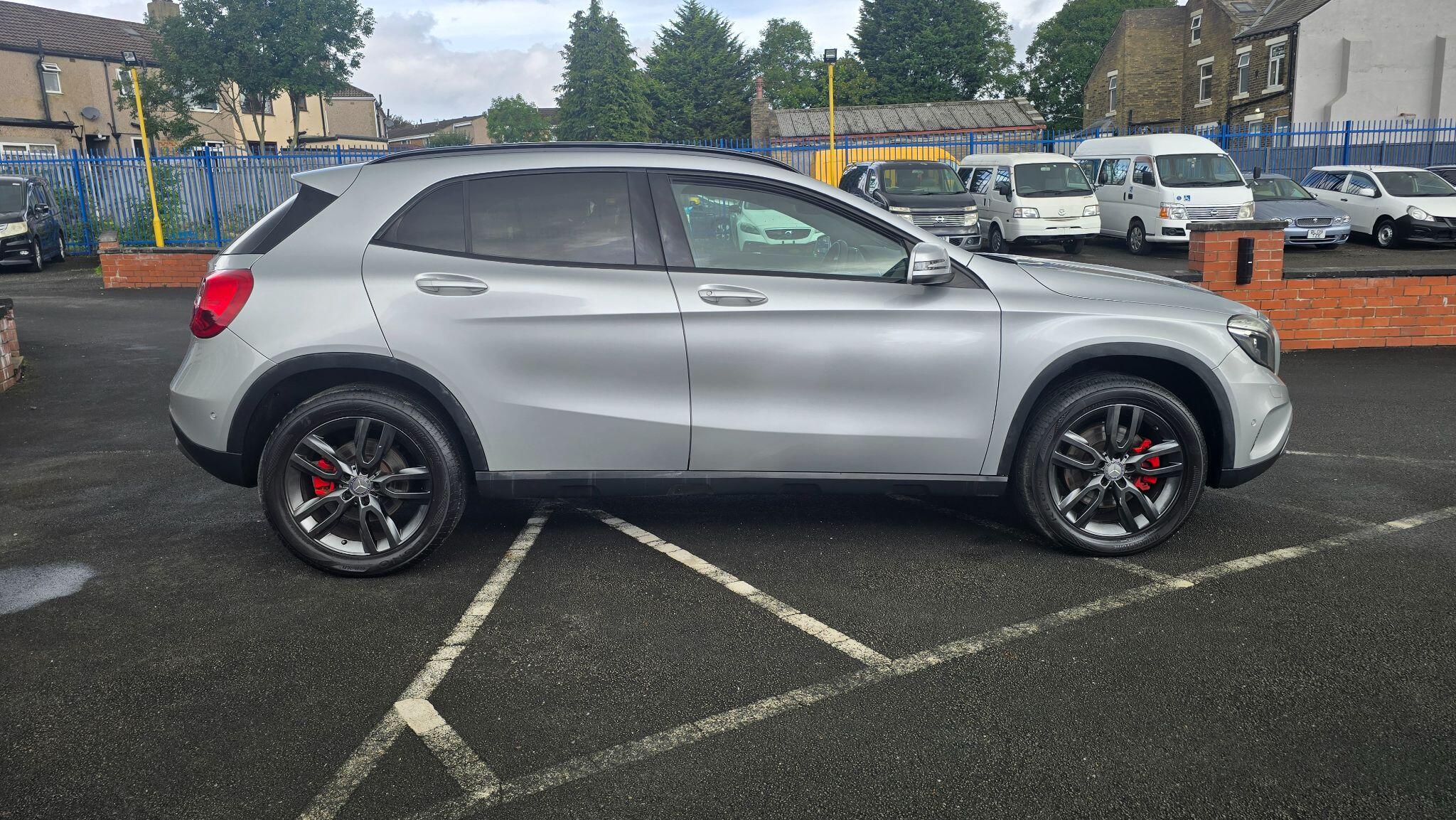 Mercedes-Benz GLA view 30