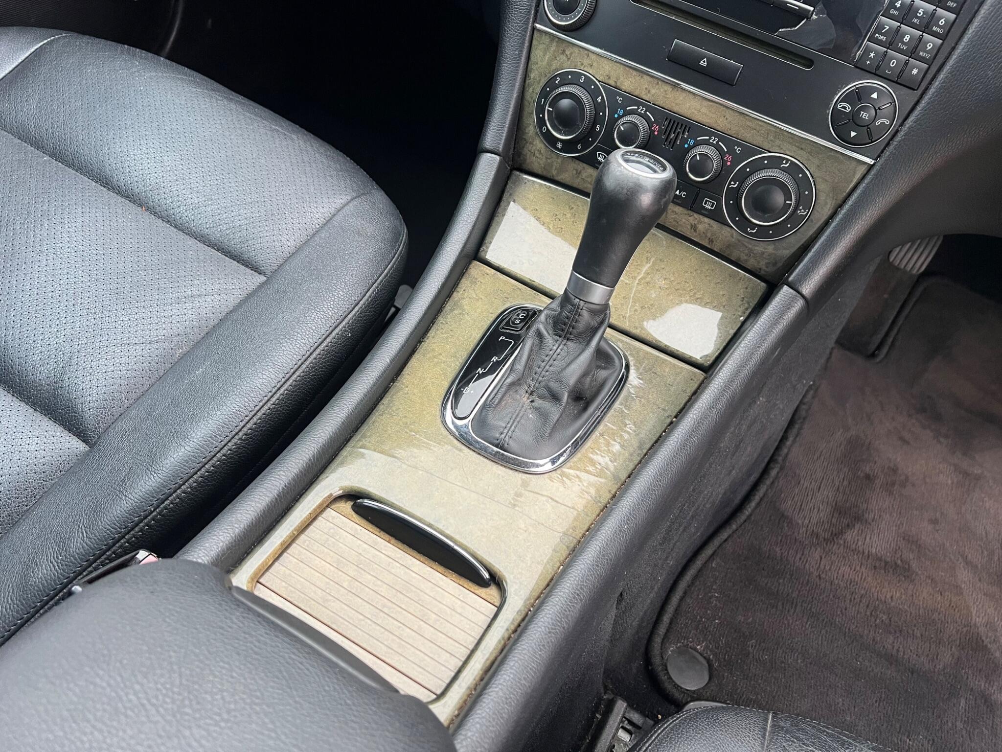 Mercedes-Benz C-Class view 36