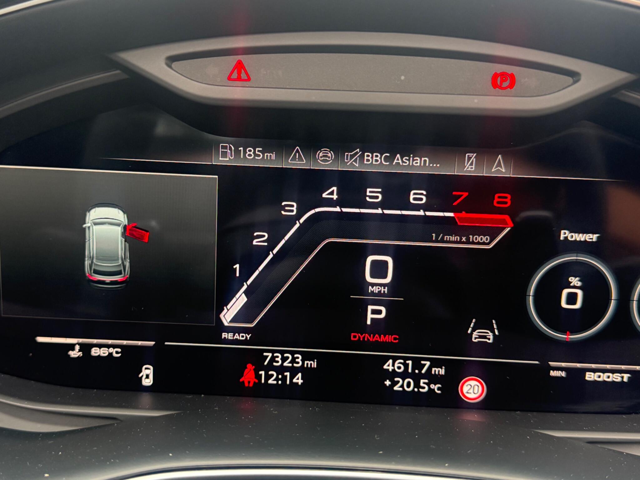 Audi RS Q8 view 10