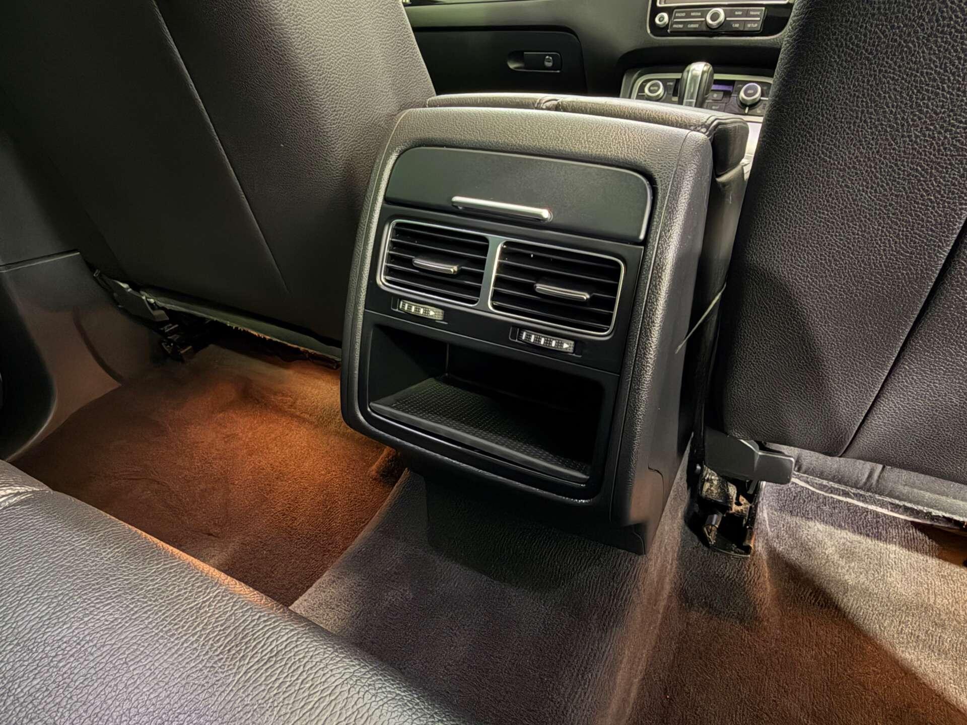 Volkswagen Touareg view 17