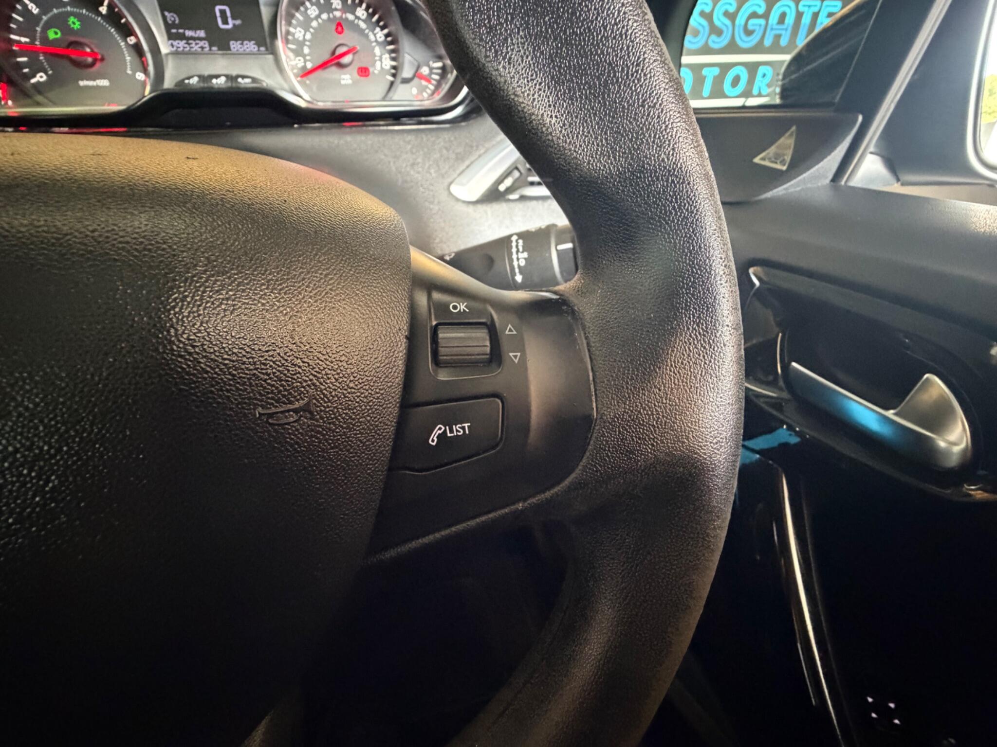 Peugeot 208 view 27