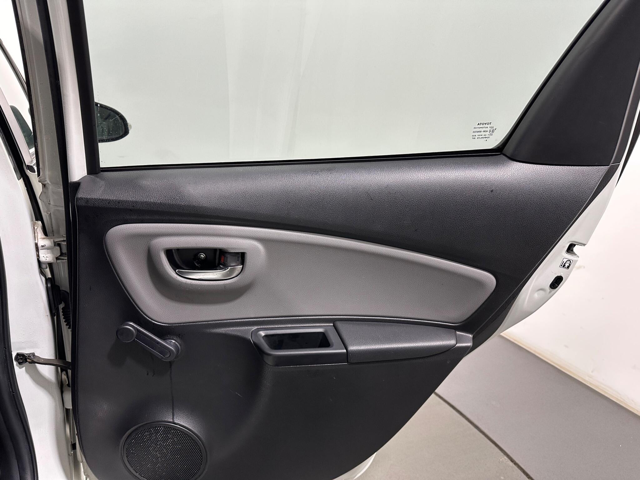 Toyota Yaris view 40