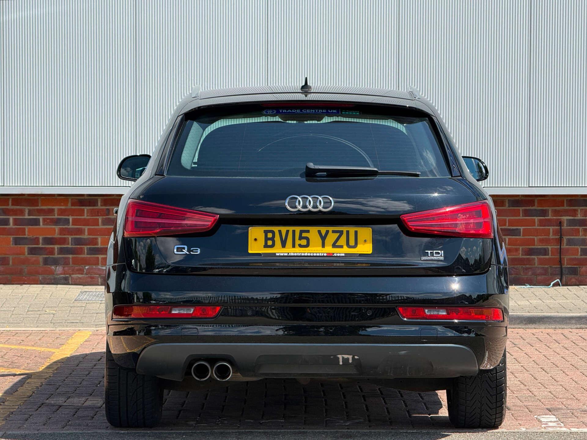 Audi Q3 view 8