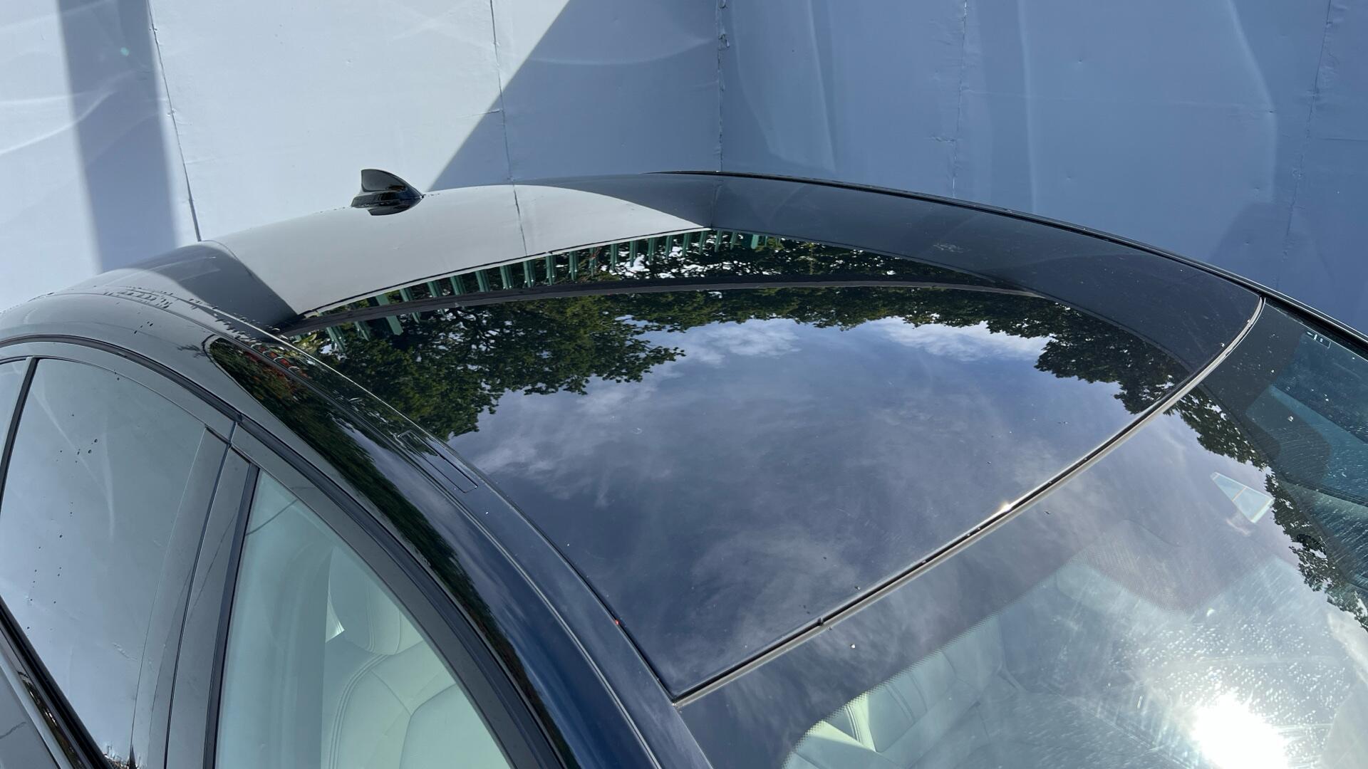BMW 5 Series view 21