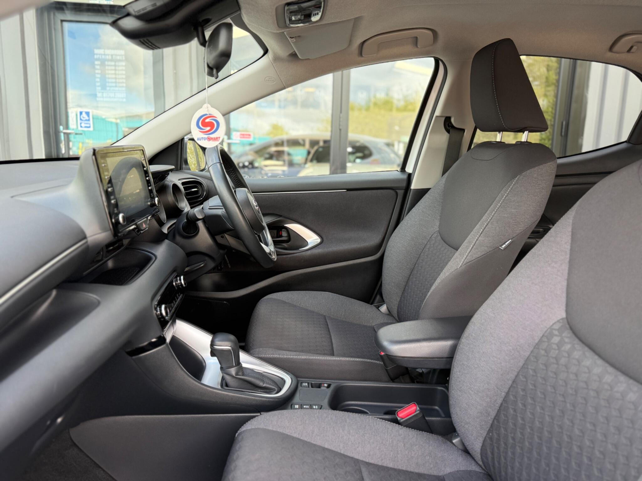 Toyota Yaris view 34