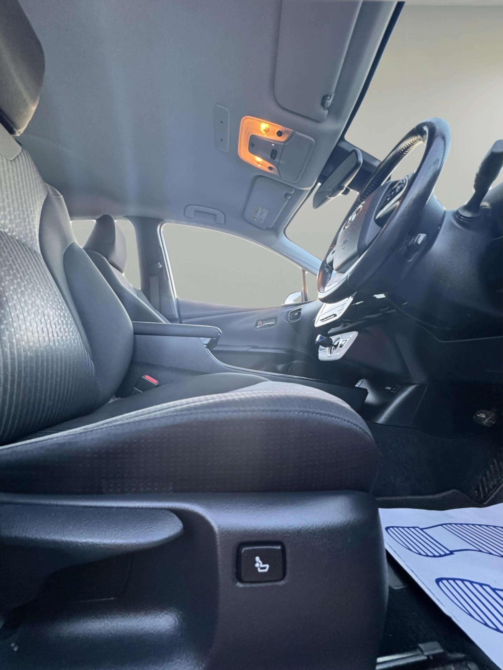 Toyota Prius view 31