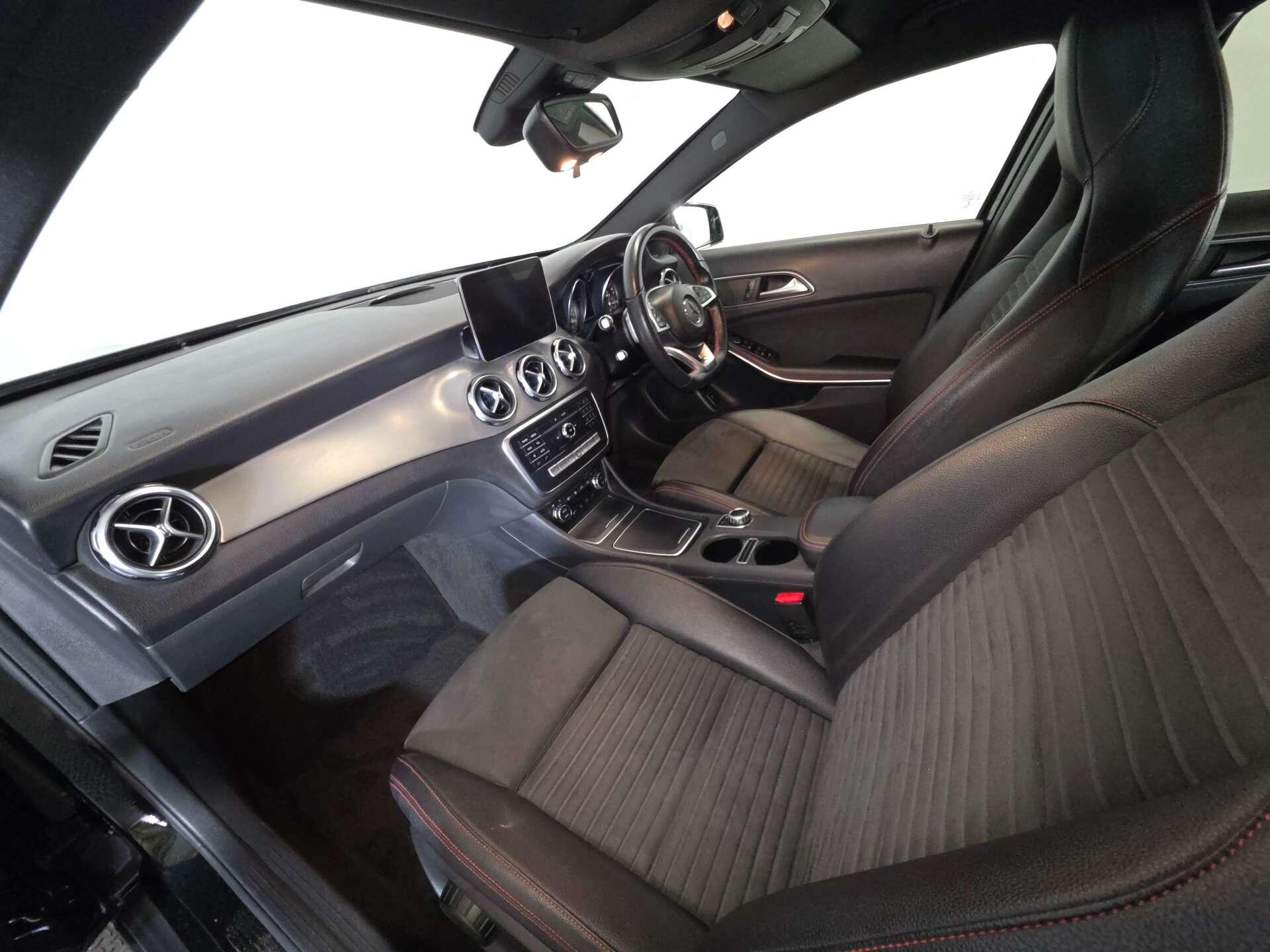Mercedes-Benz GLA view 65