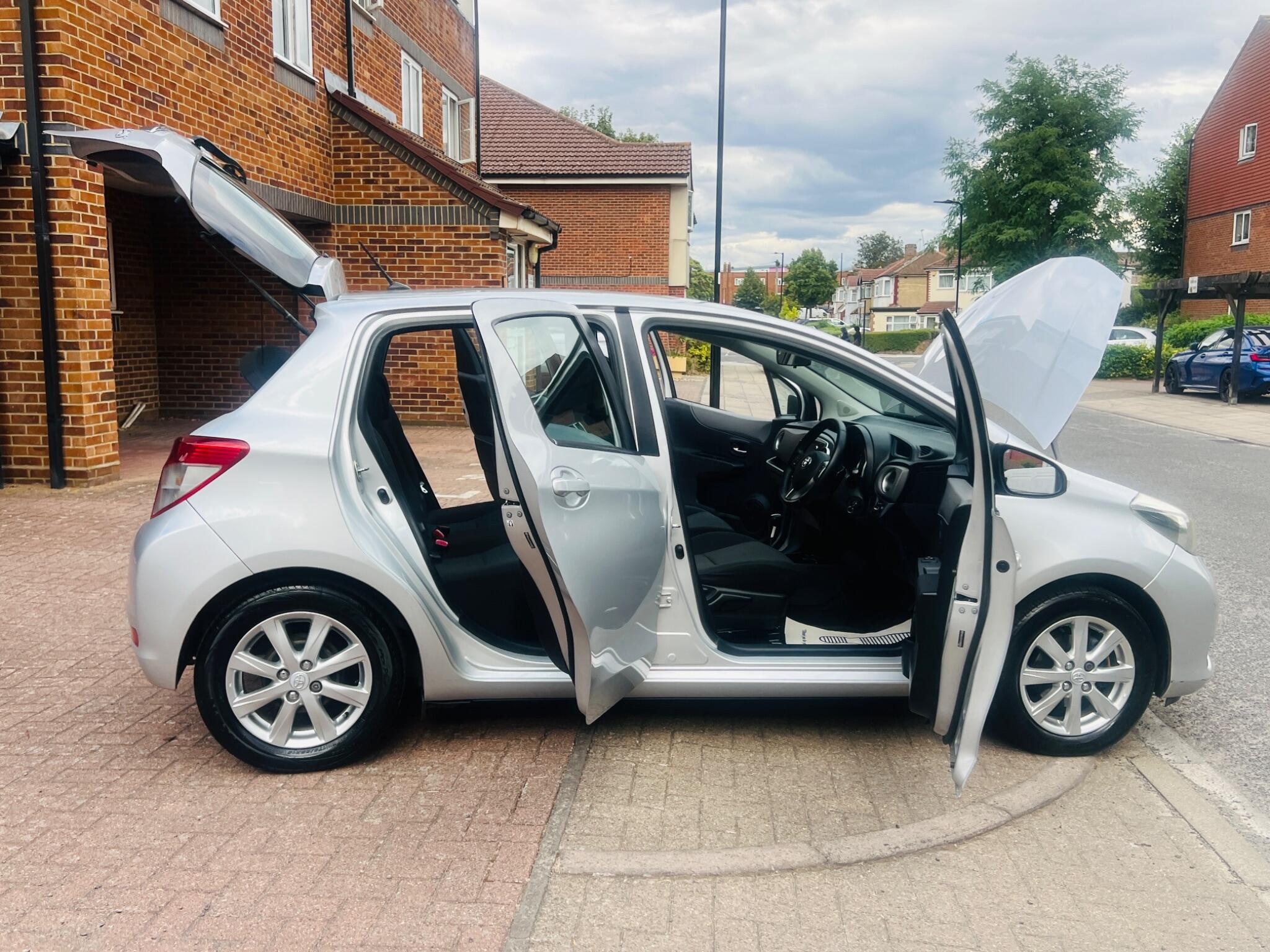Toyota Yaris view 17