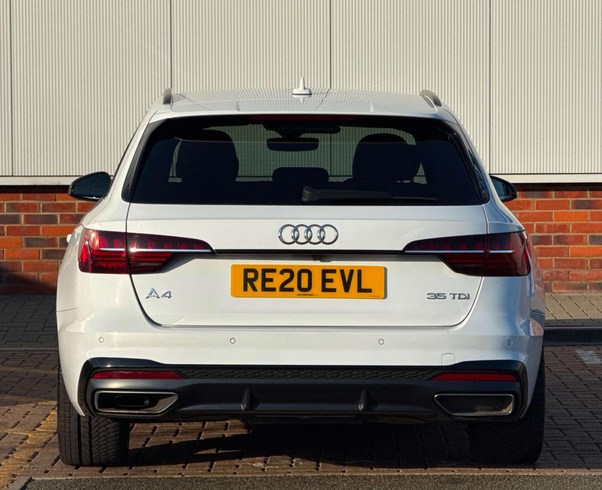 Audi A4 Avant view 8
