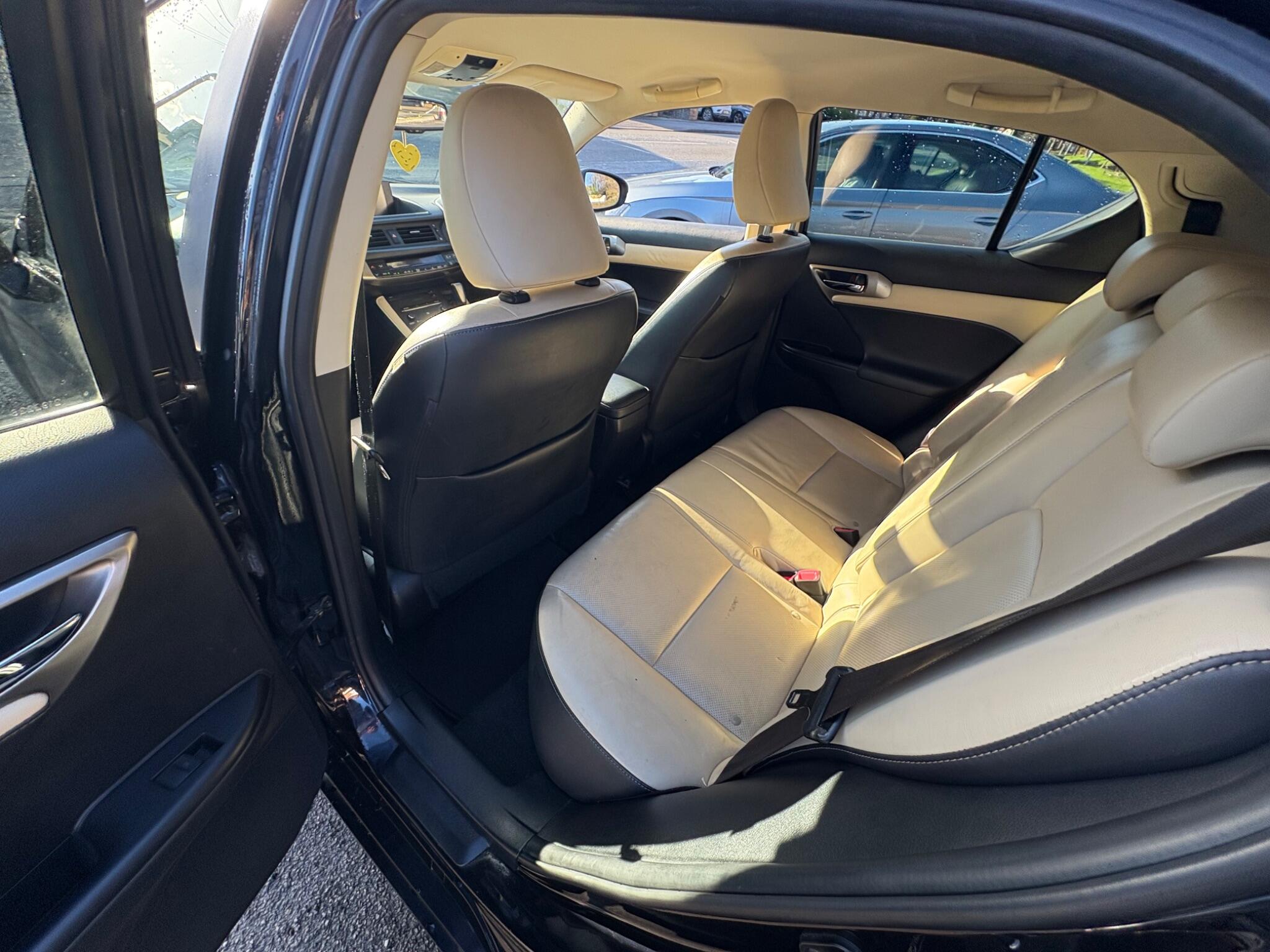 2014 Lexus CT 1.8 200h Luxury CVT Euro 6 (s/s) 5dr • 99,475 miles image 31