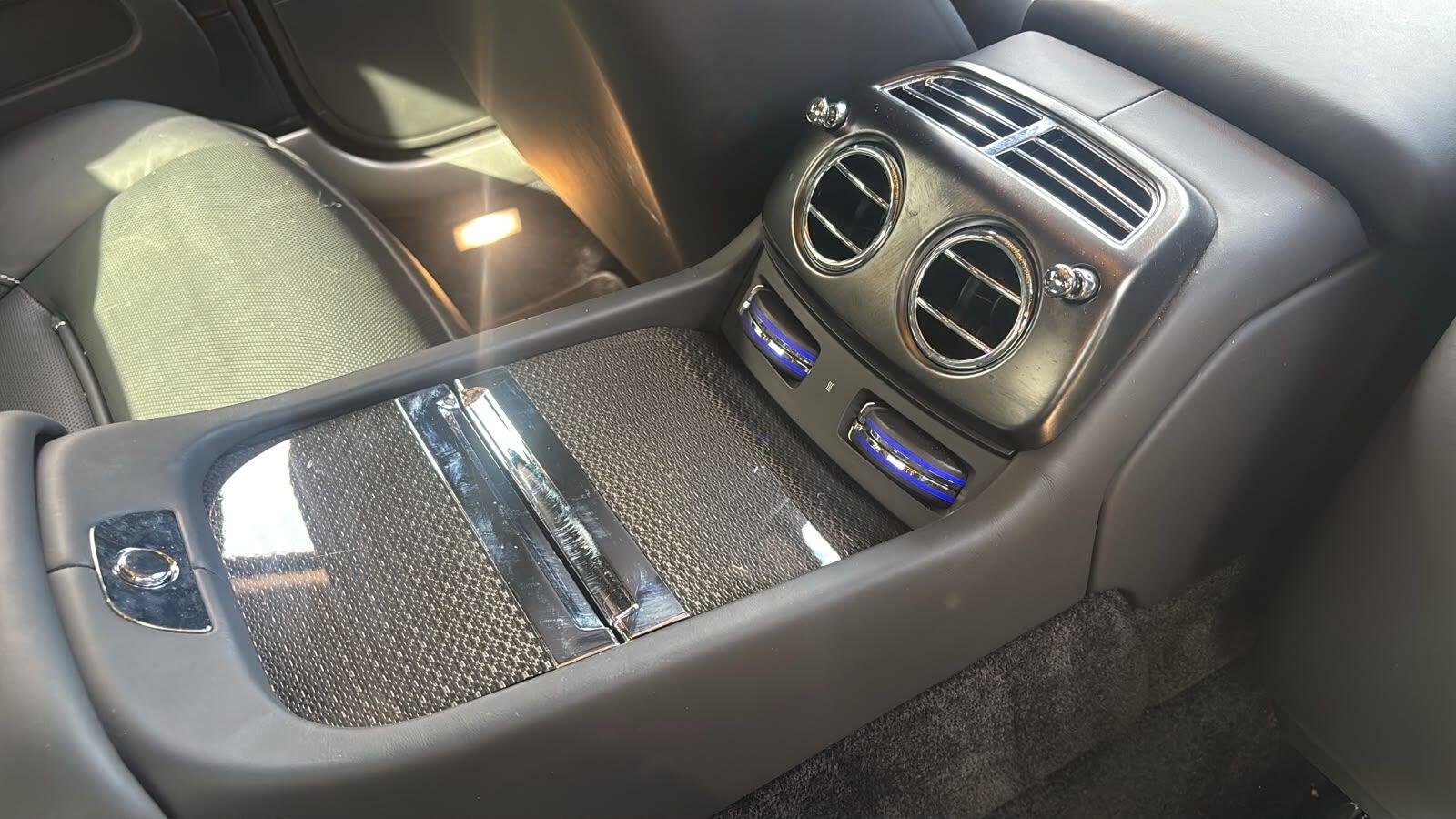 Rolls-Royce Wraith view 25