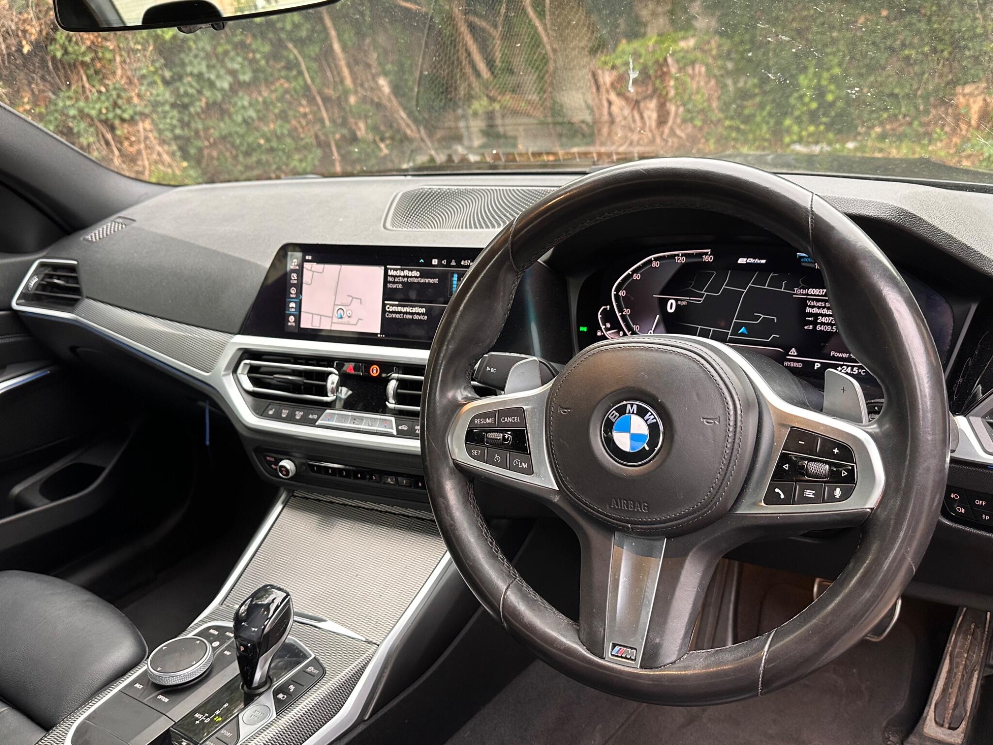 BMW 3 Series view 24