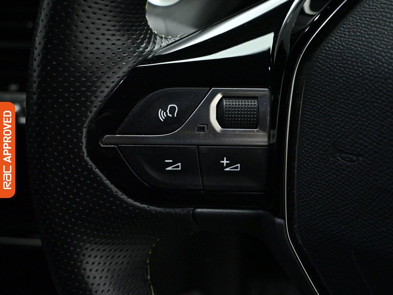 Peugeot e-208 view 22