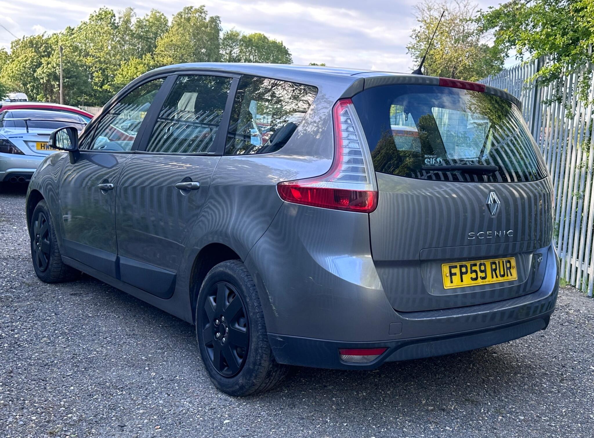 2010 Renault Grand Scenic image 3