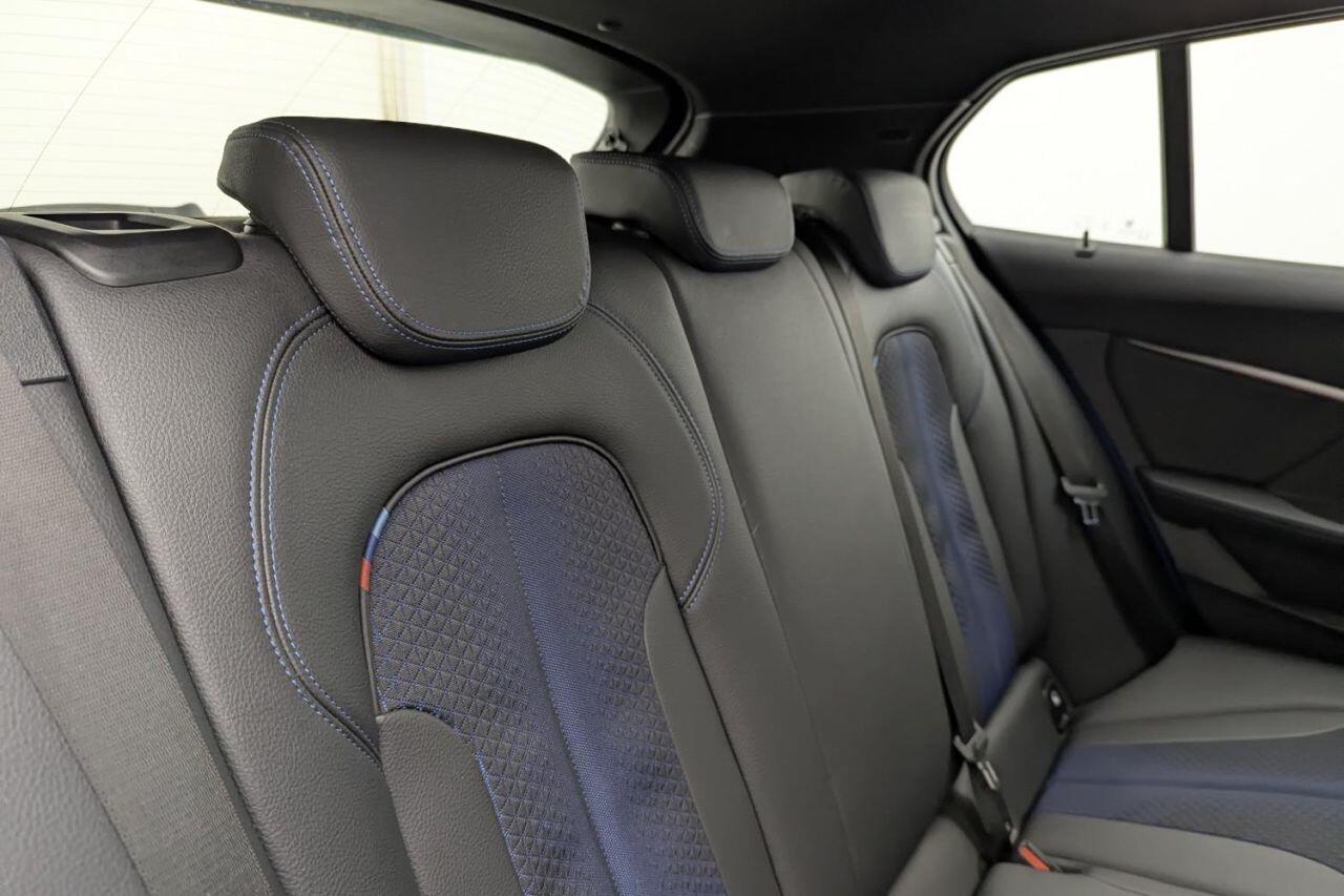 BMW 1 Series view 19
