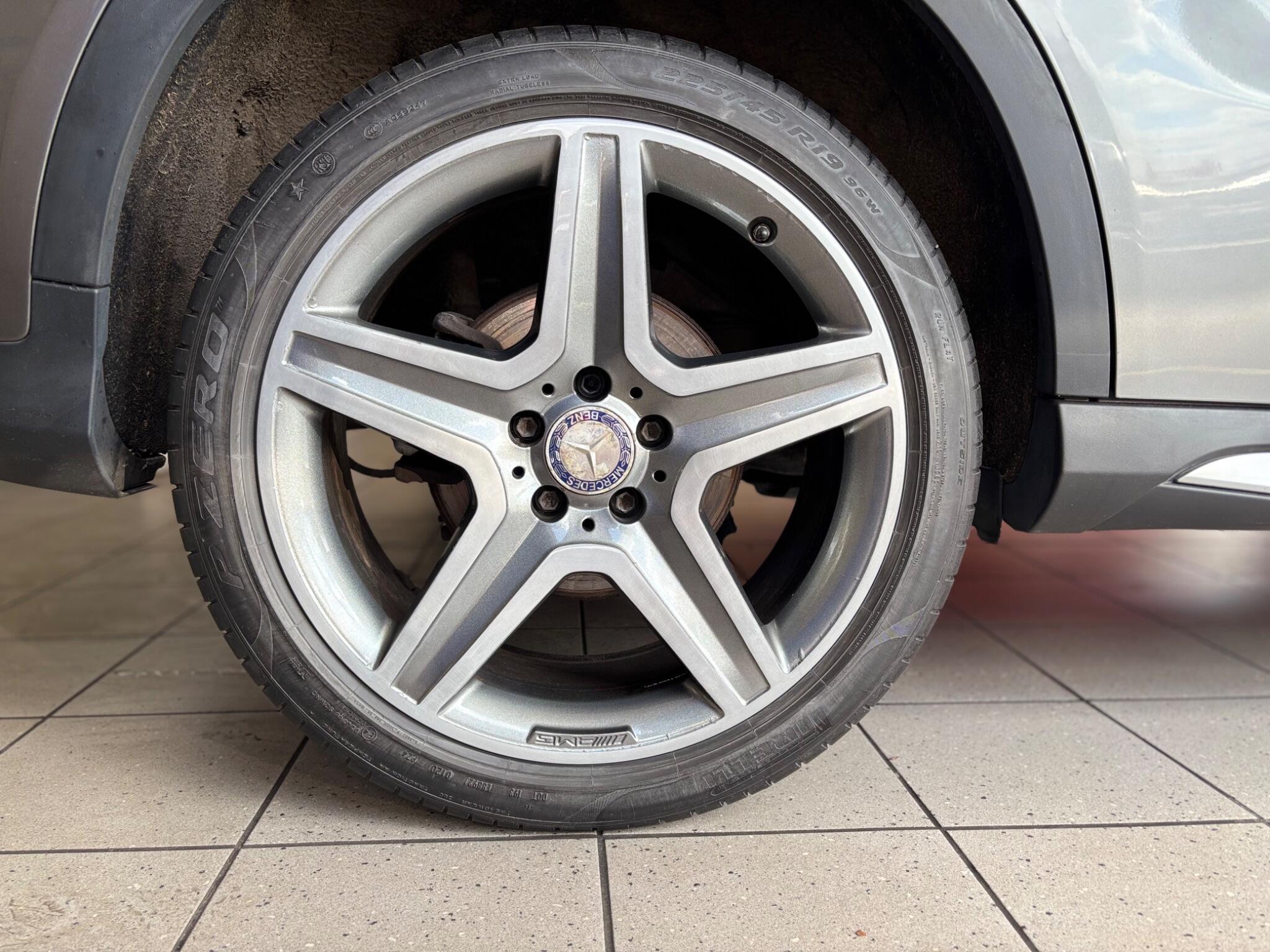 Mercedes-Benz Gla view 17