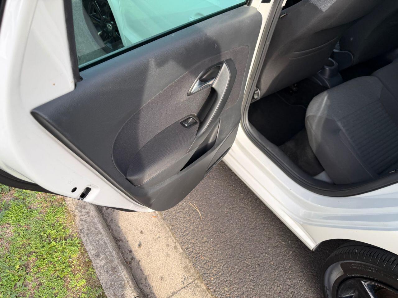 Volkswagen Polo view 33