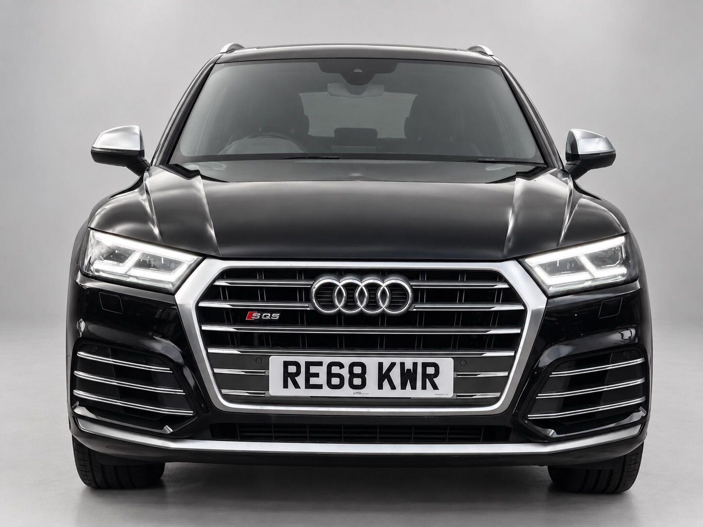 Audi SQ5 view 3