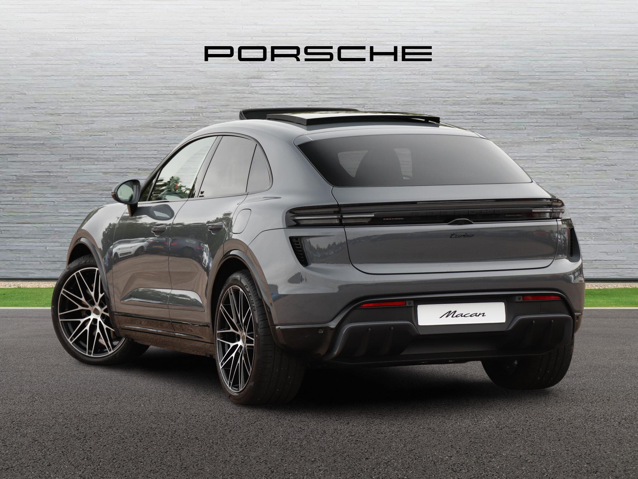 Porsche Macan view 5